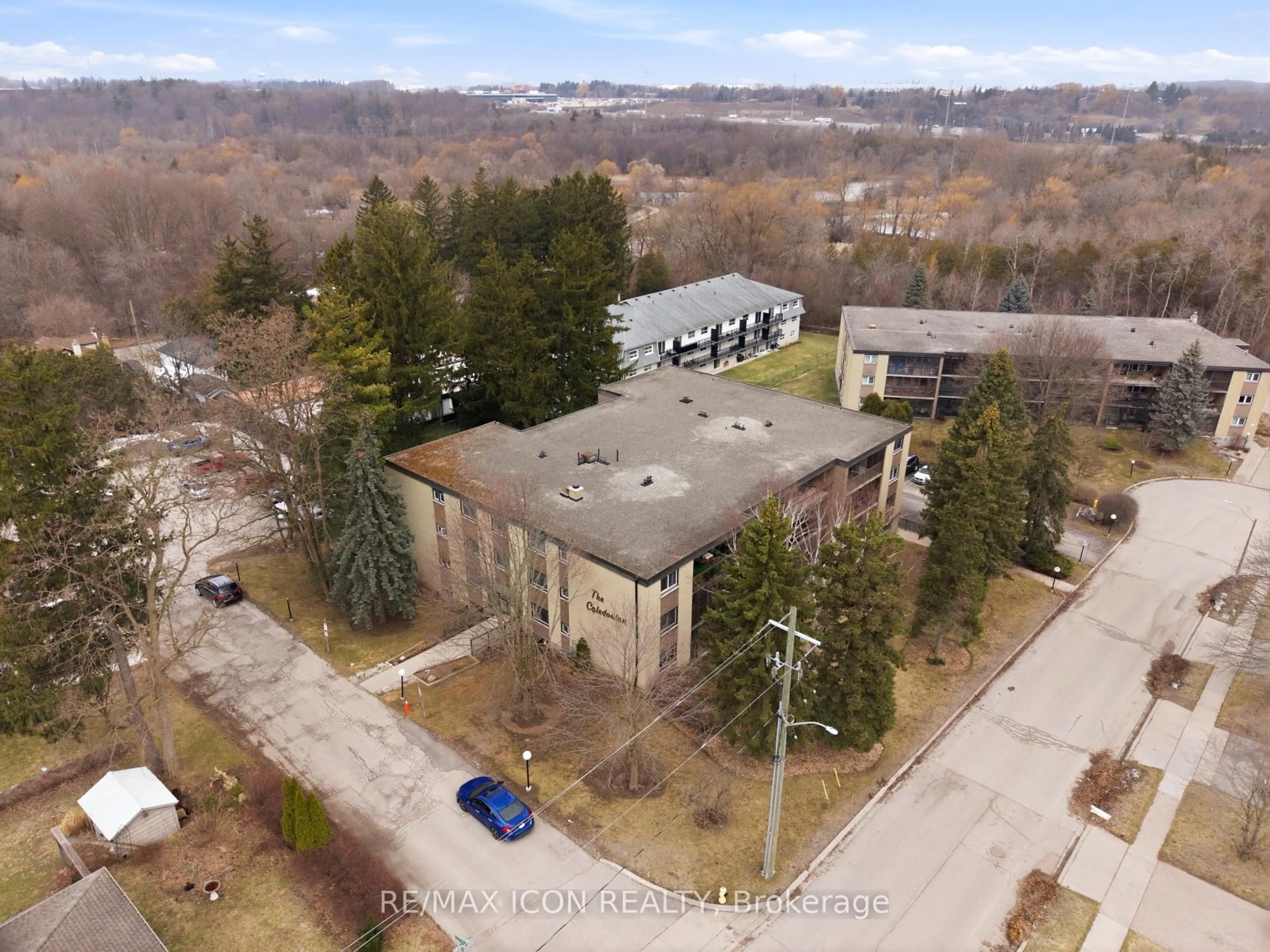 A pic from outside/outdoor area/front of a property/back of a property/a pic from drone, building for 944 Caledonian View #206, Cambridge Ontario N3H 1A5
