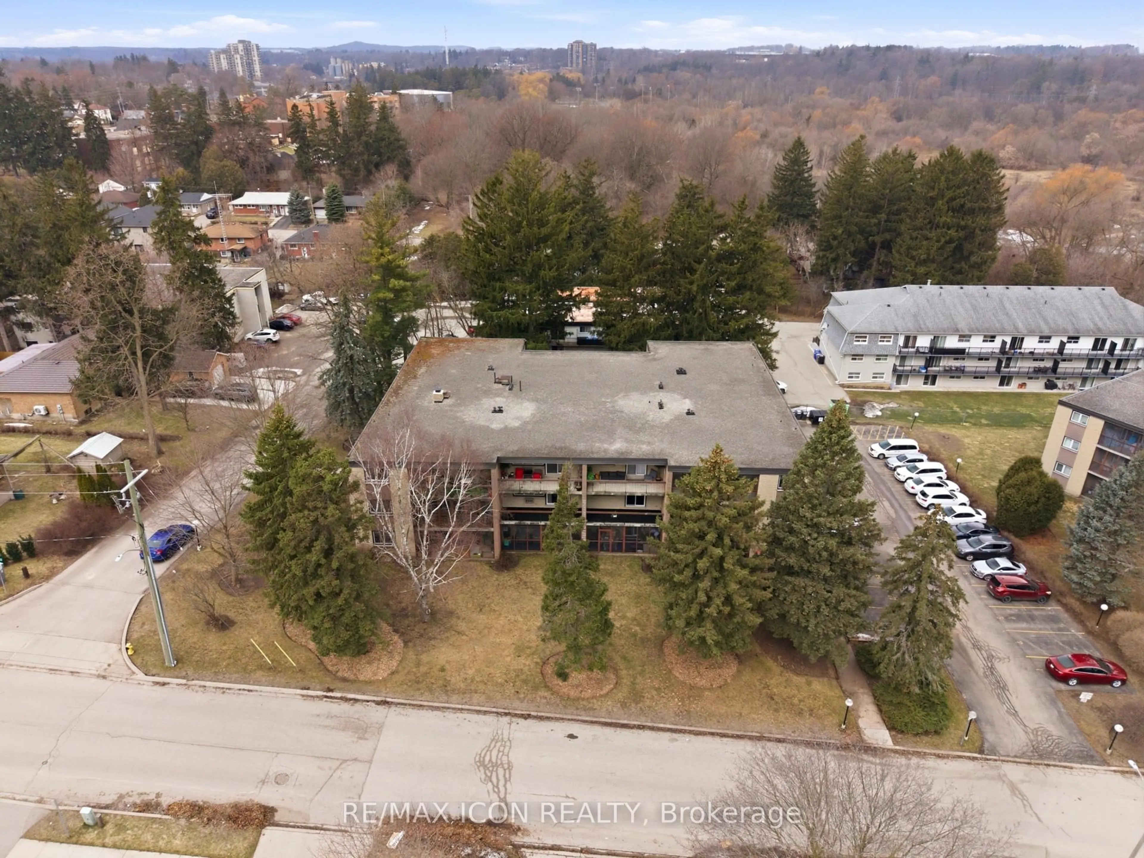 A pic from outside/outdoor area/front of a property/back of a property/a pic from drone, unknown for 944 Caledonian View #206, Cambridge Ontario N3H 1A5