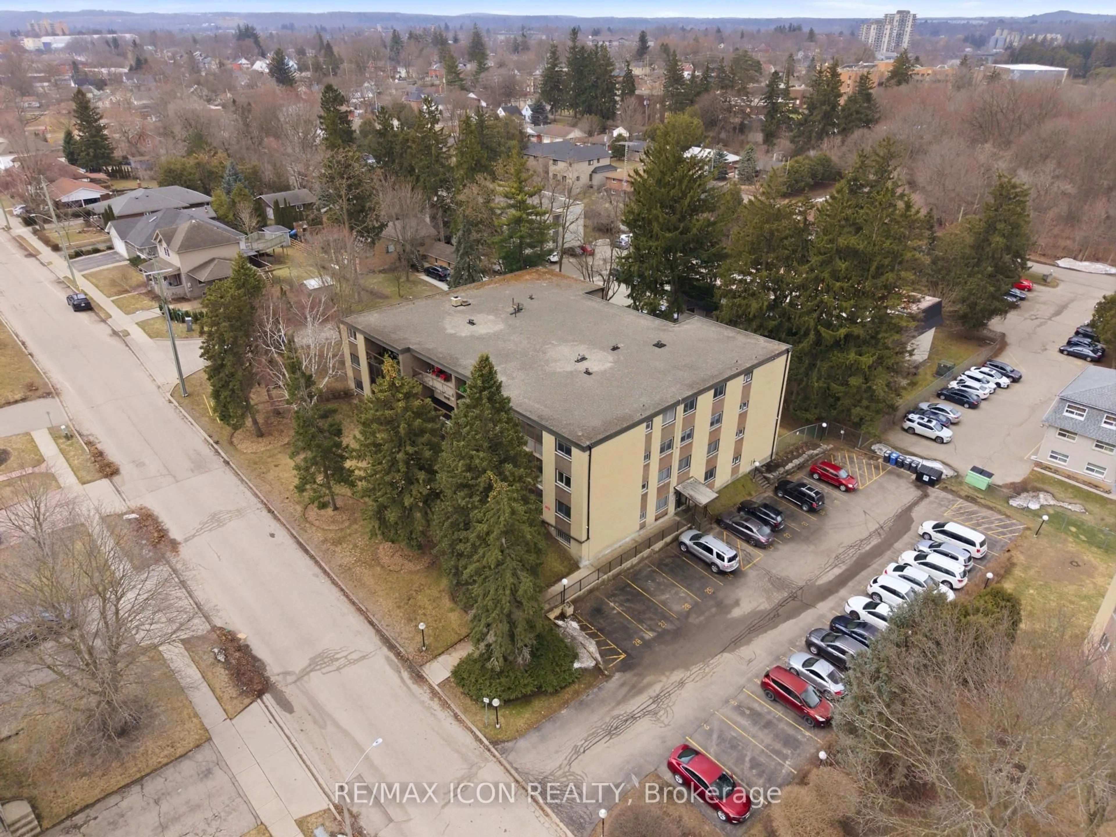 A pic from outside/outdoor area/front of a property/back of a property/a pic from drone, building for 944 Caledonian View #206, Cambridge Ontario N3H 1A5