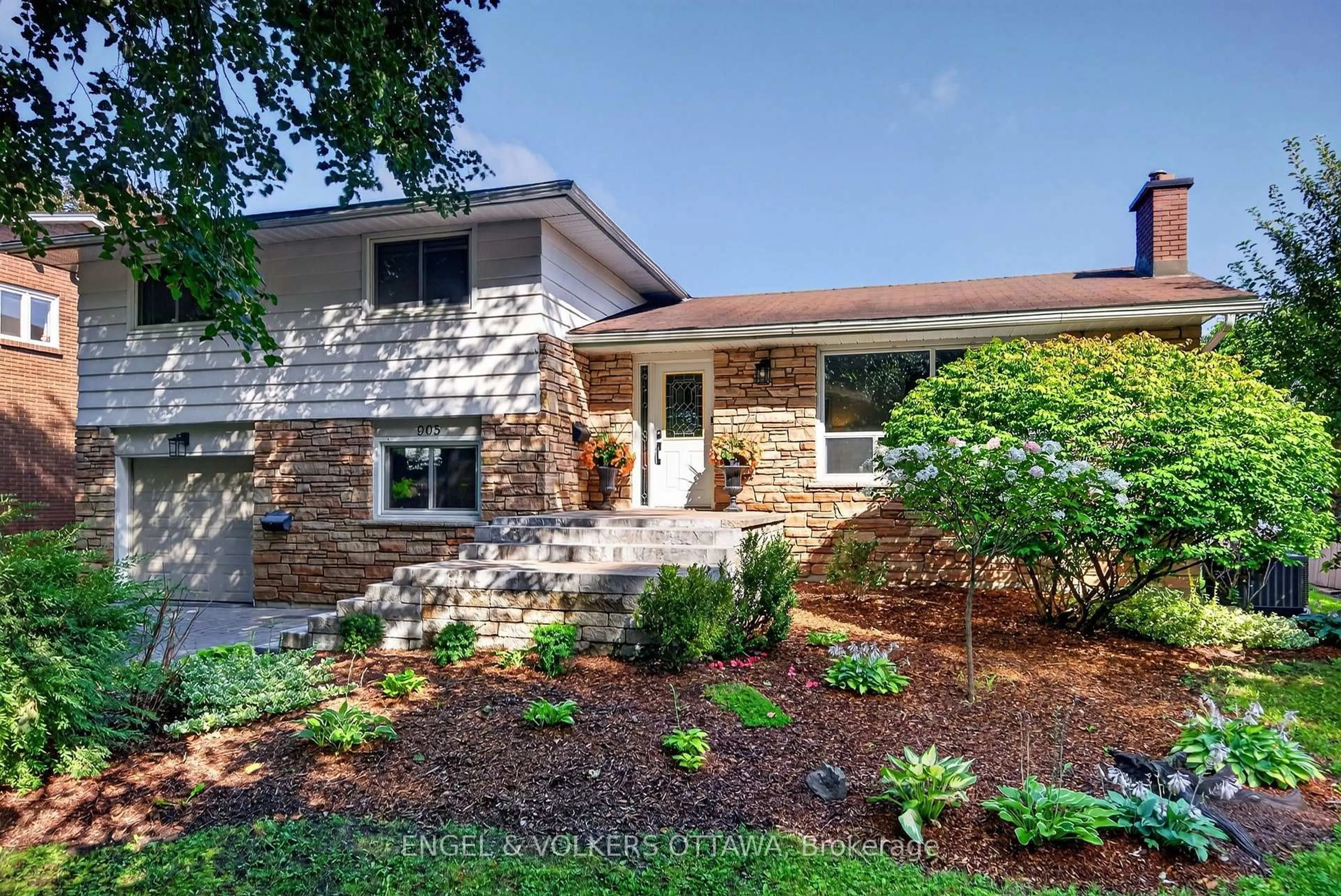 Home with brick exterior material, street for 905 Garwood Ave, Ottawa Ontario K1V 6X2