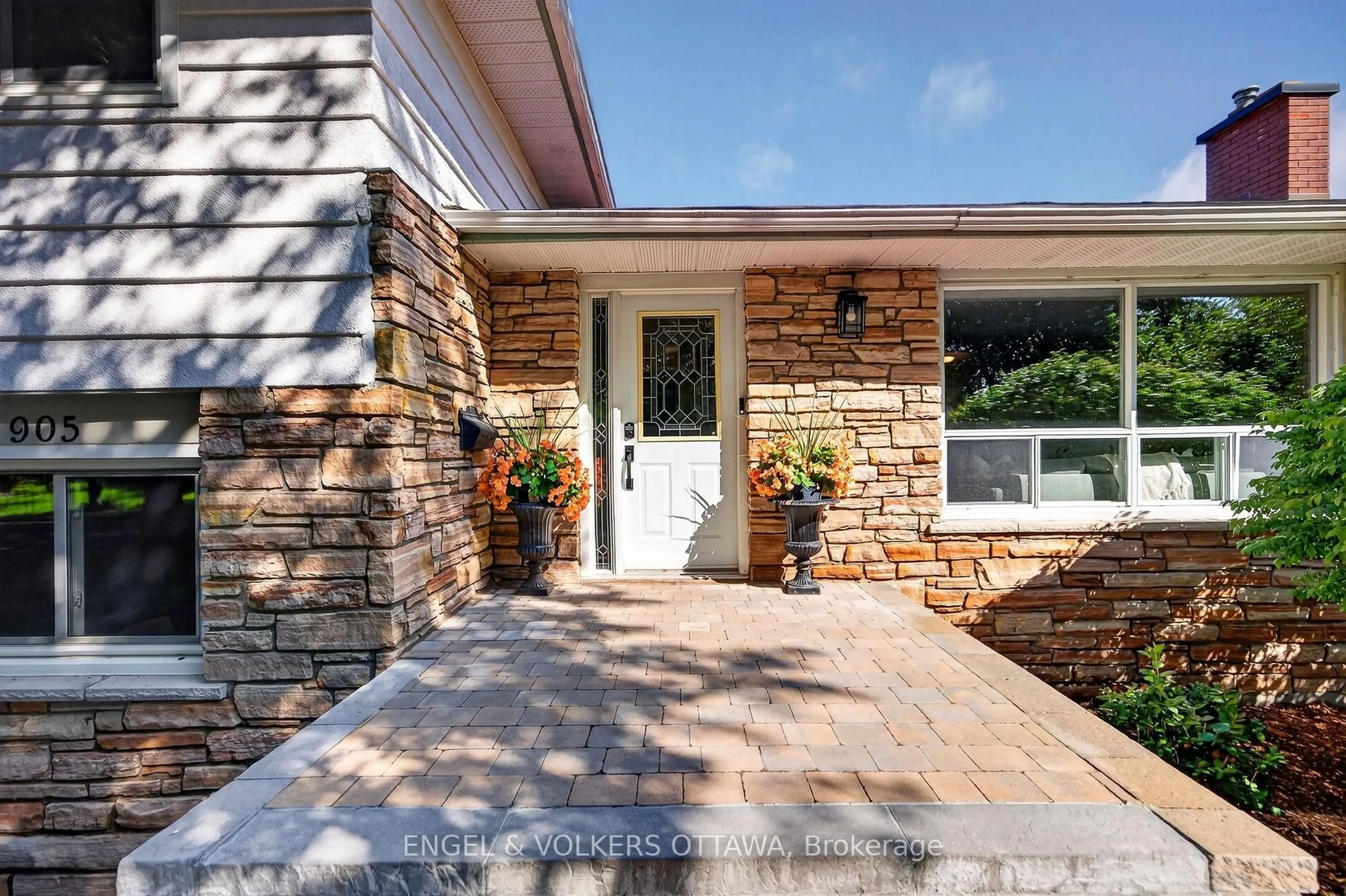 Home with brick exterior material, street for 905 Garwood Ave, Ottawa Ontario K1V 6X2