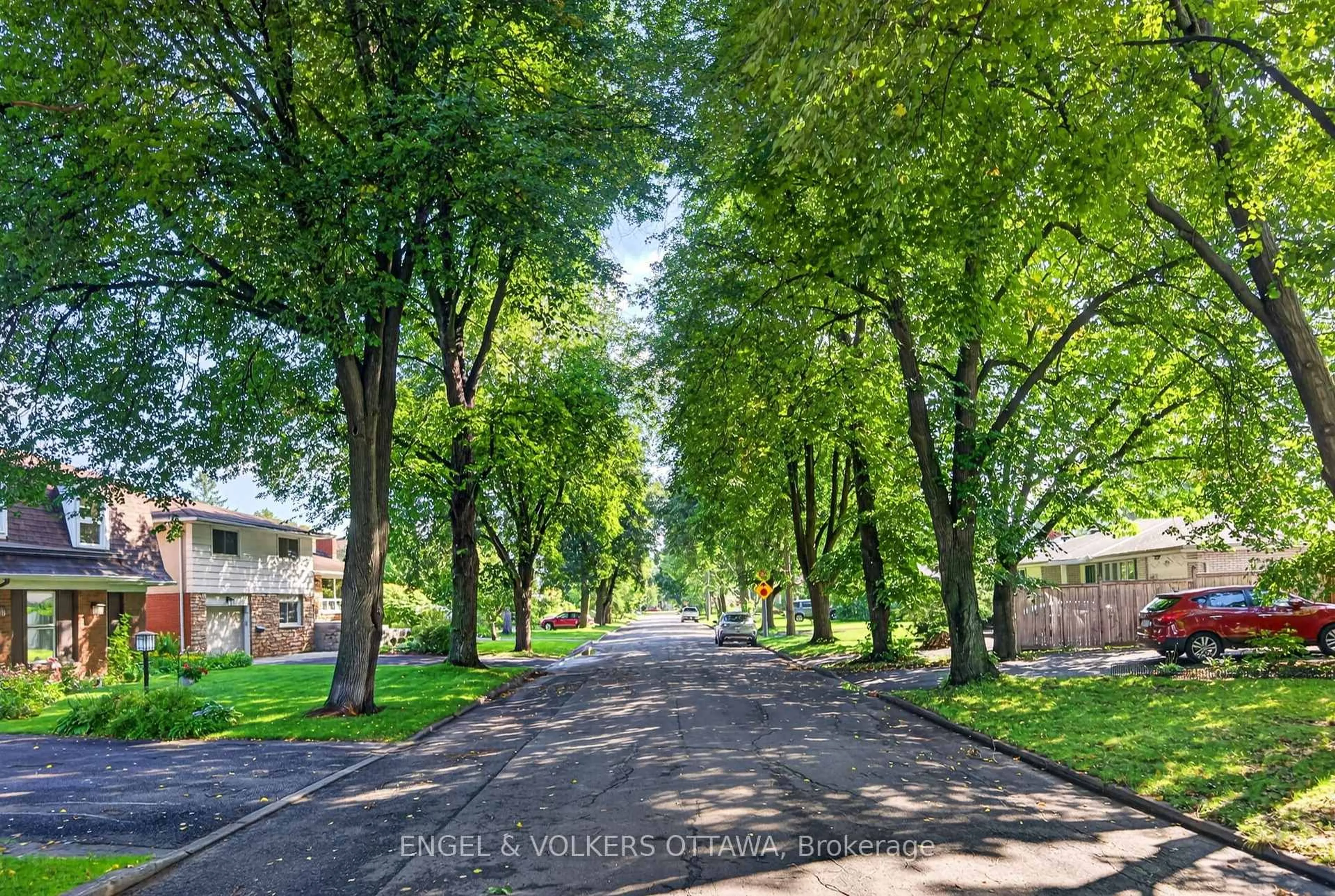 Unknown for 905 Garwood Ave, Ottawa Ontario K1V 6X2