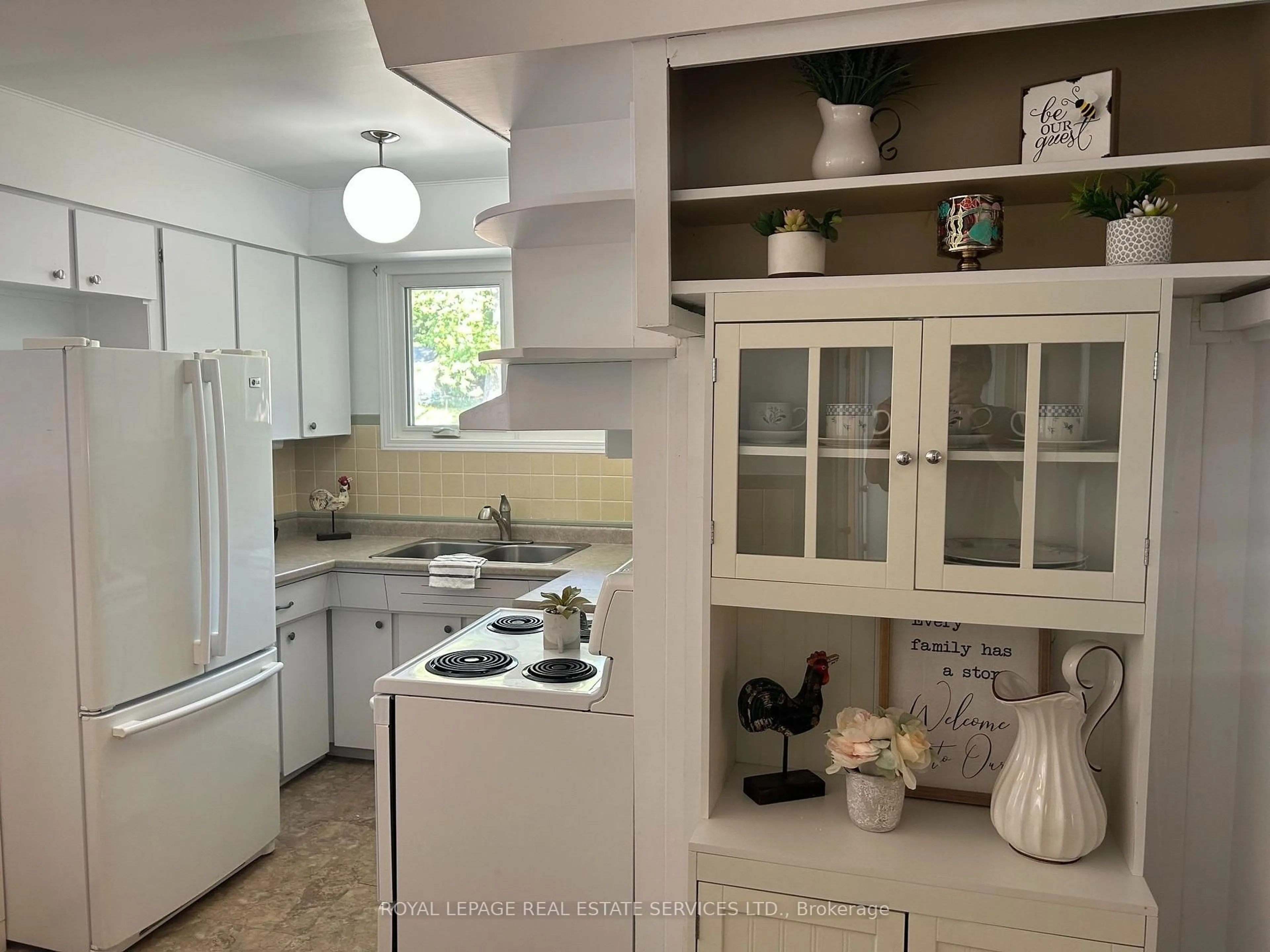 Standard kitchen, ceramic/tile floor for 237 Walnut St, Sault Ste Marie Ontario P6B 2G3