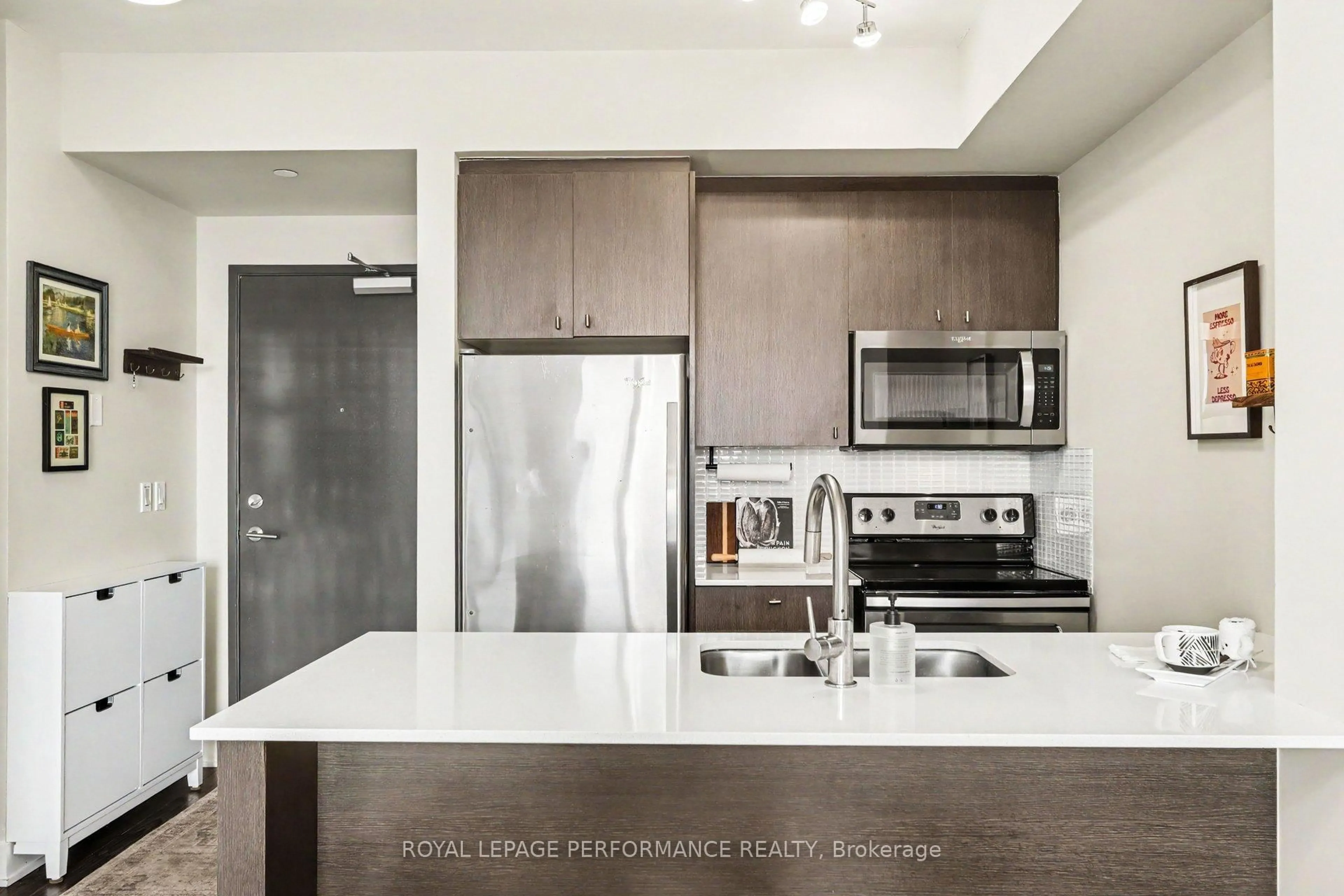 Standard kitchen, unknown for 118 Holmwood Ave #1008, Ottawa Ontario K1S 5J5