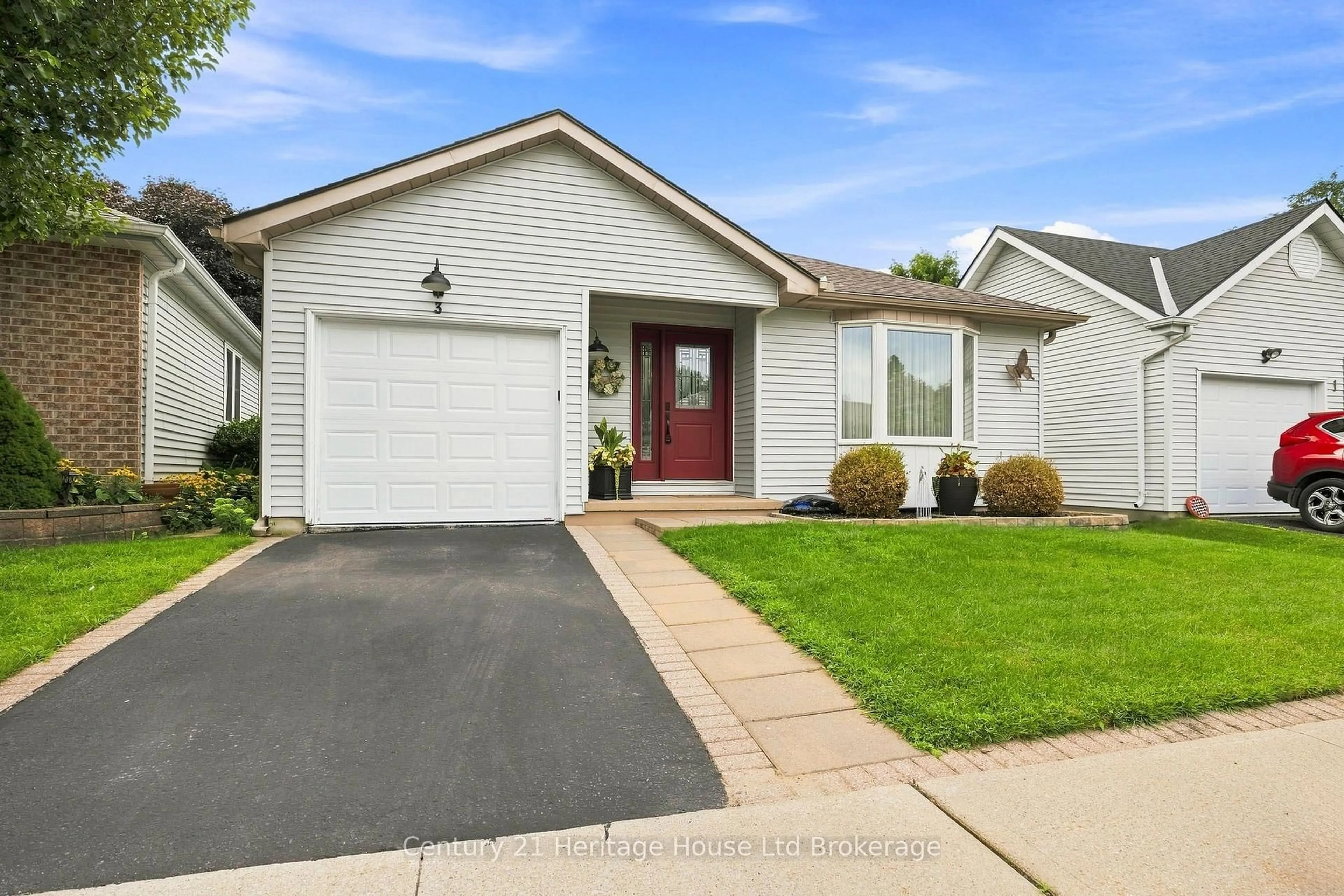 Home with vinyl exterior material, street for 3 Mcdonald Crt, Tillsonburg Ontario N4G 5L8