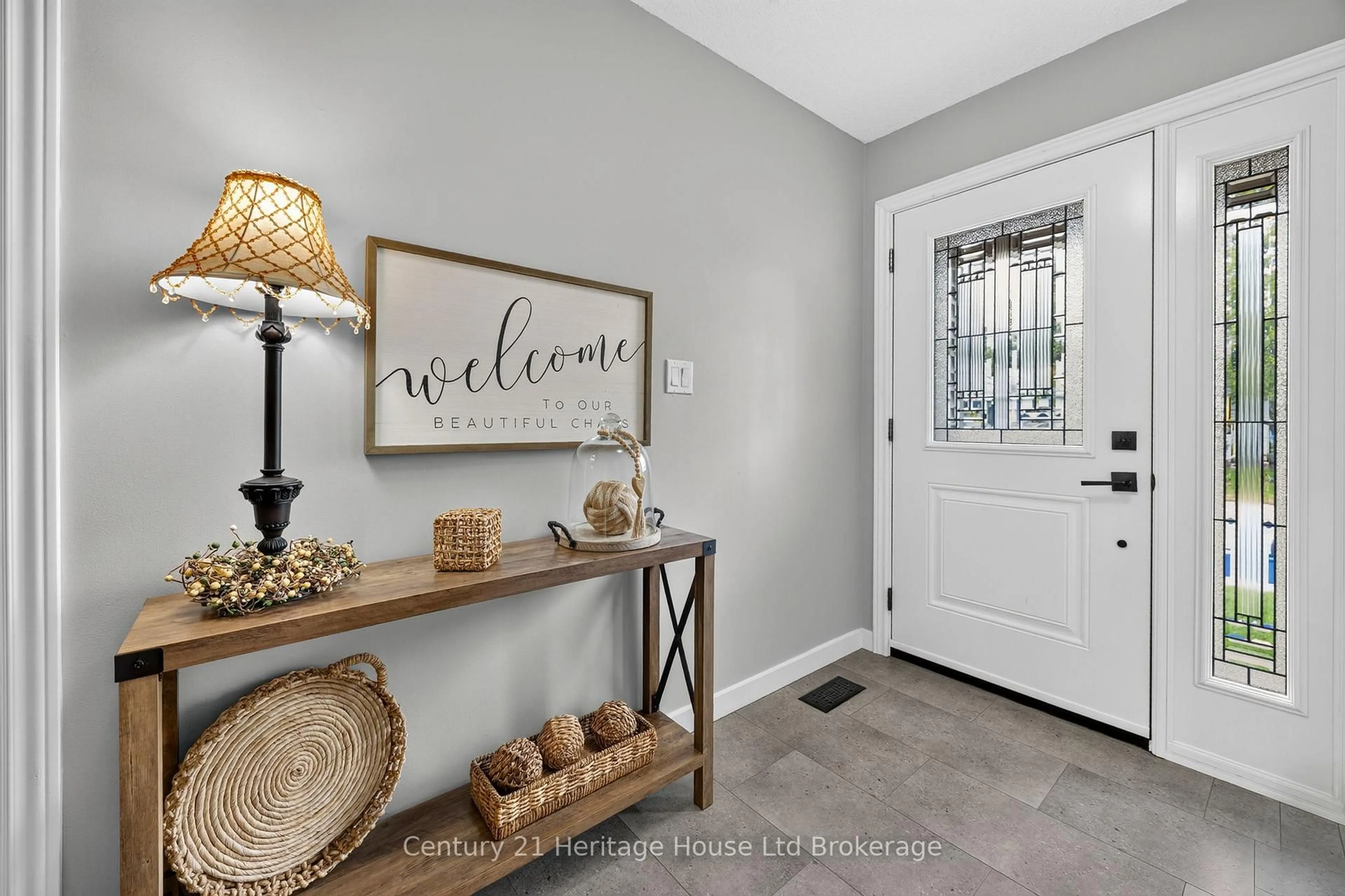 Indoor entryway for 3 Mcdonald Crt, Tillsonburg Ontario N4G 5L8