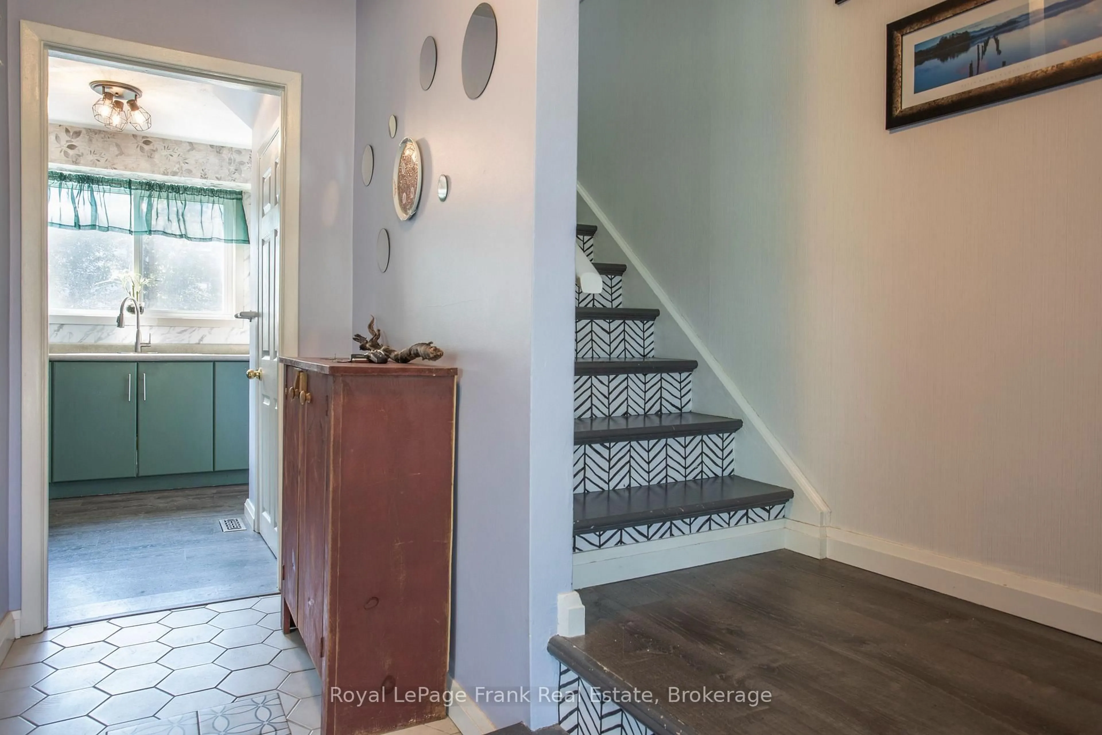 Indoor entryway for 34 Northlin Park Rd, Kawartha Lakes Ontario K9V 4P3