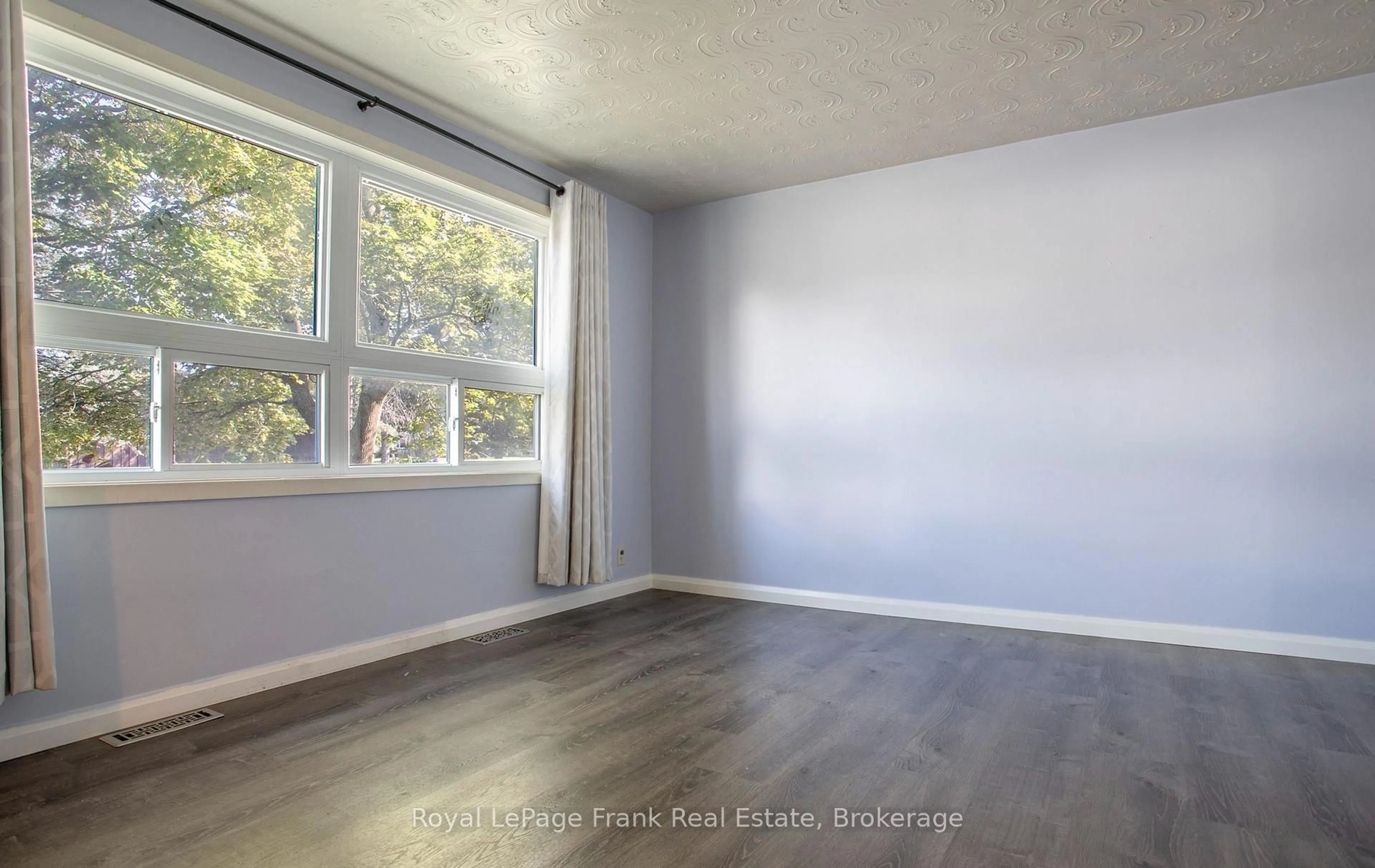 A pic of a room for 34 Northlin Park Rd, Kawartha Lakes Ontario K9V 4P3