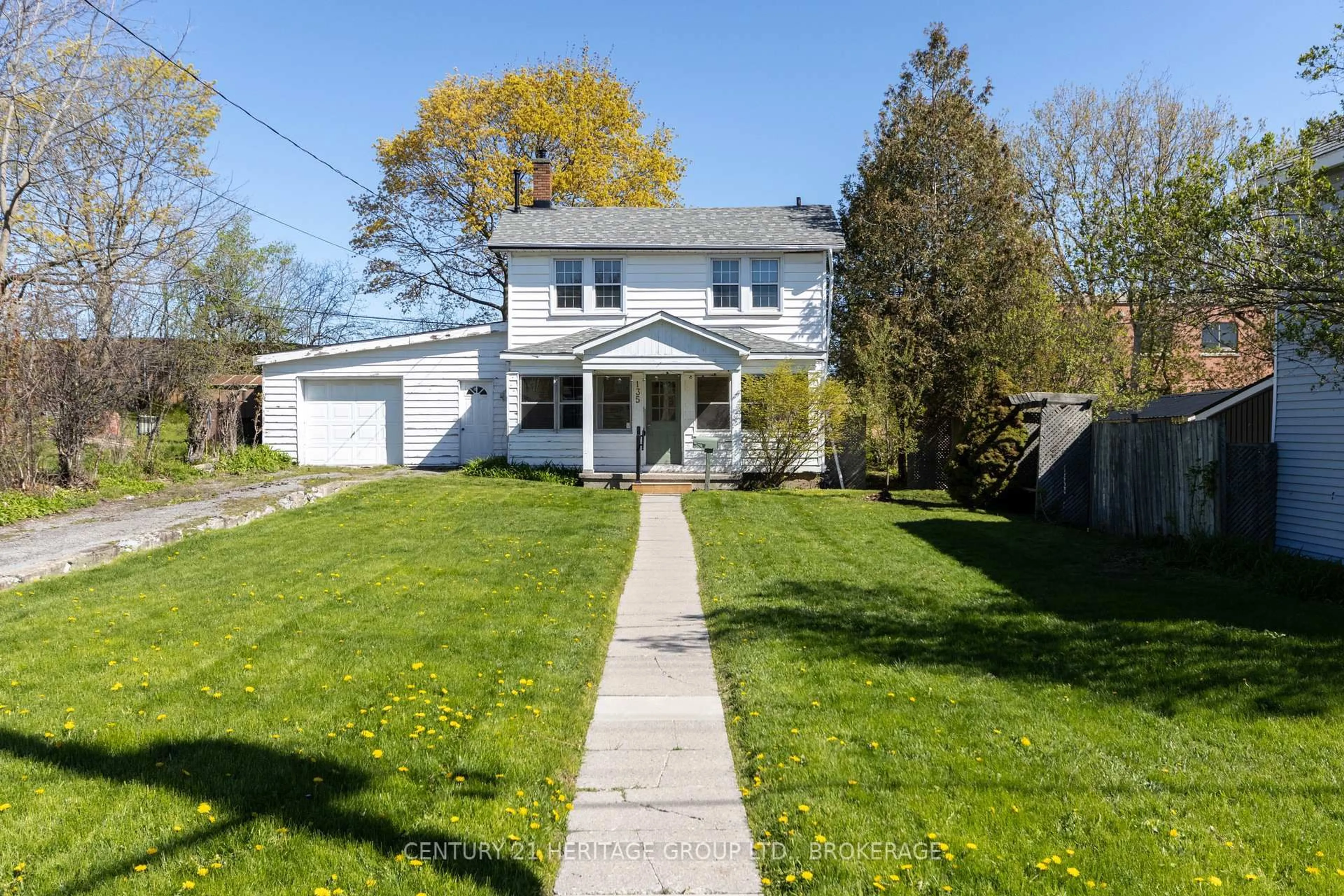 A pic from outside/outdoor area/front of a property/back of a property/a pic from drone, street for 135 James St, Kingston Ontario K7K 1Z5