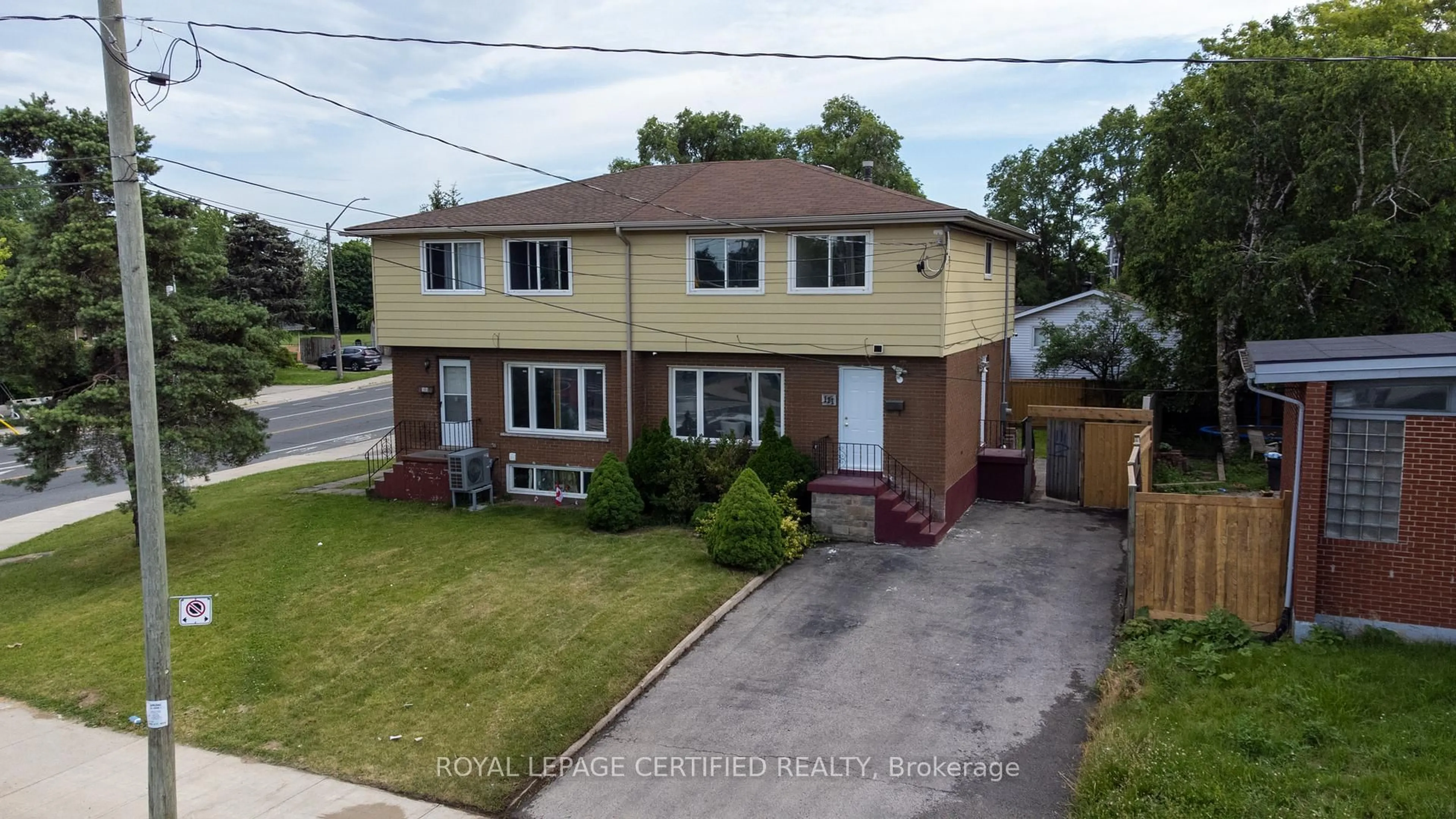 A pic from outside/outdoor area/front of a property/back of a property/a pic from drone, street for 111 Limeridge Rd, Hamilton Ontario L9C 2V3