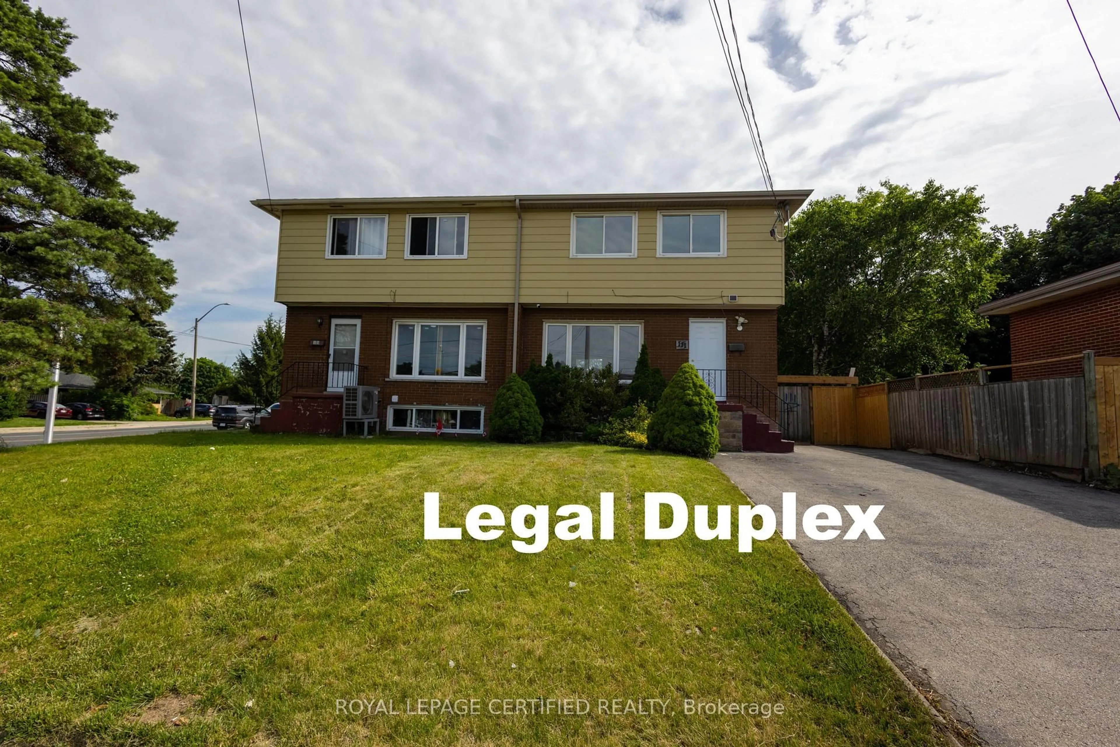 A pic from outside/outdoor area/front of a property/back of a property/a pic from drone, street for 111 Limeridge Rd, Hamilton Ontario L9C 2V3