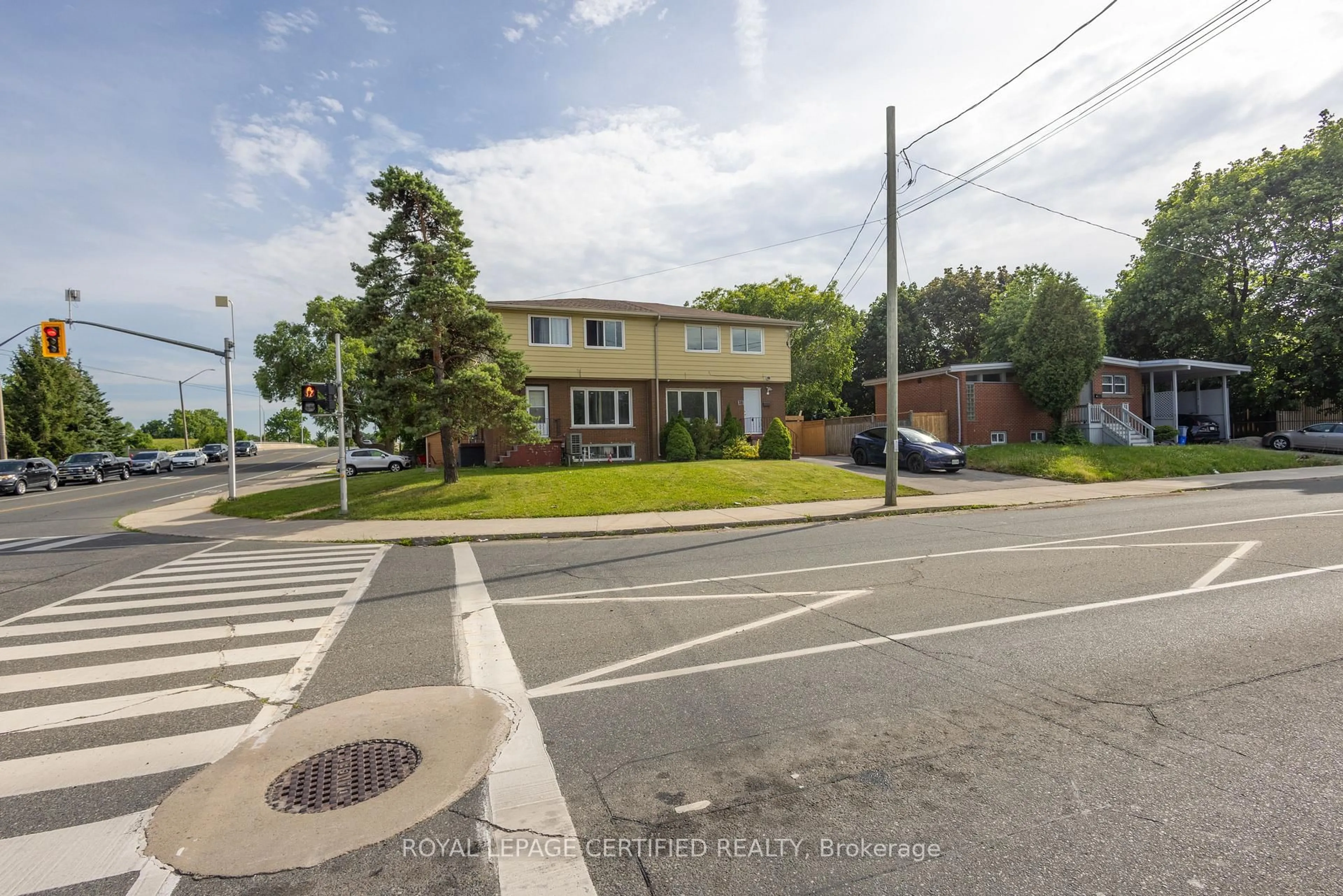 A pic from outside/outdoor area/front of a property/back of a property/a pic from drone, street for 111 Limeridge Rd, Hamilton Ontario L9C 2V3