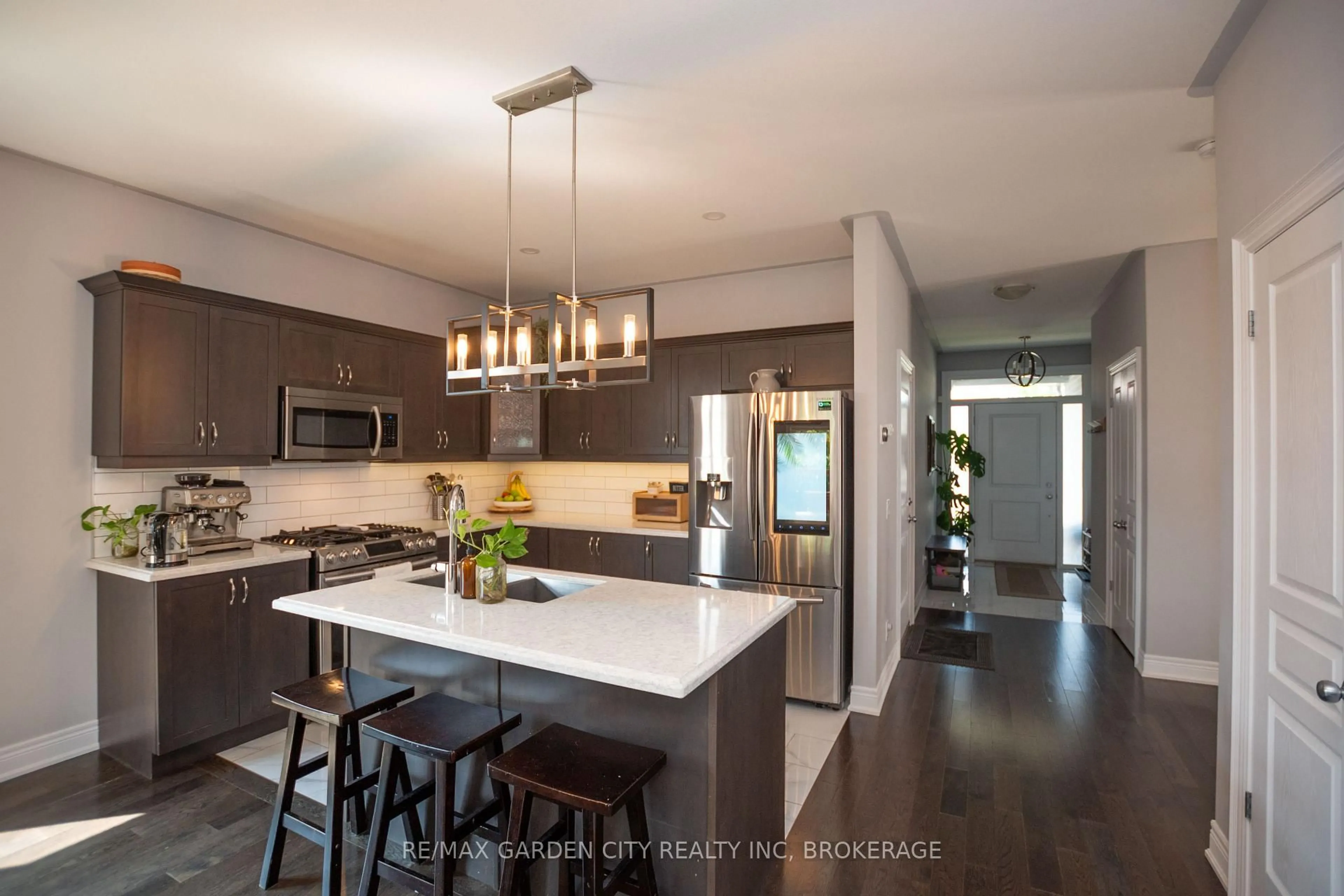 Open concept kitchen, unknown for 4073 Village Creek Dr, Fort Erie Ontario L0S 1S0