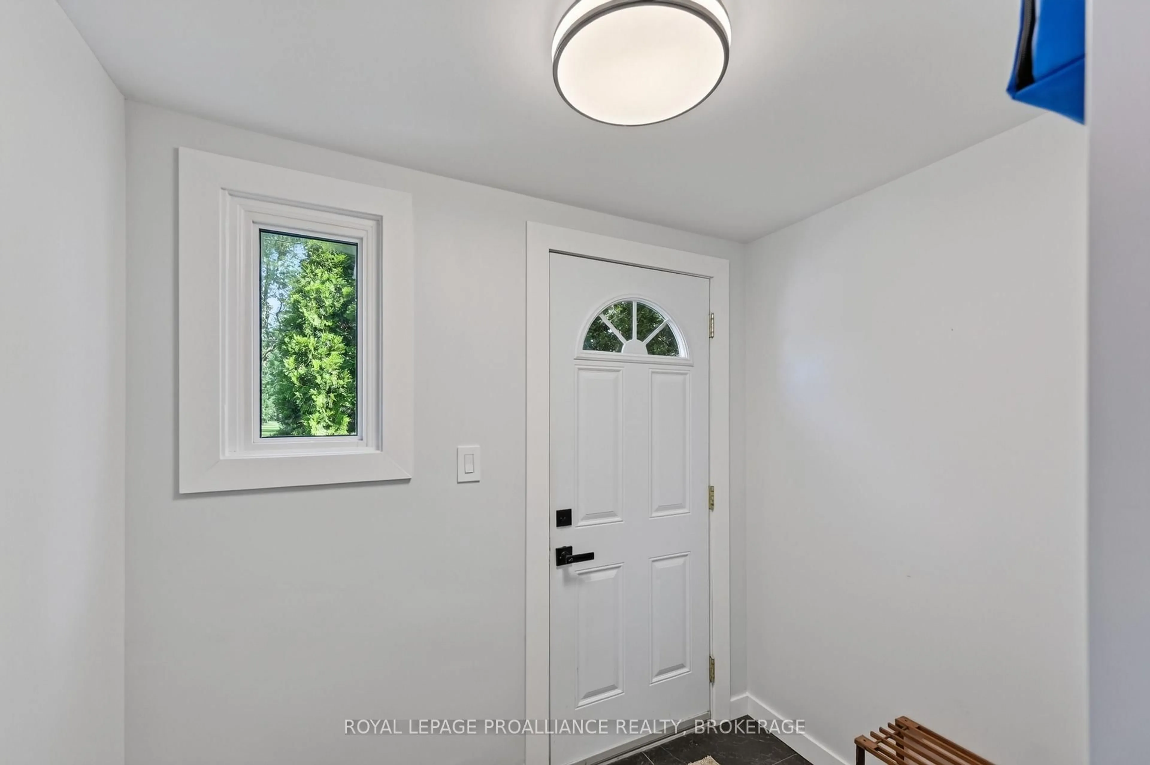 Indoor entryway for 500 Brock St, Kingston Ontario K7L 1T7