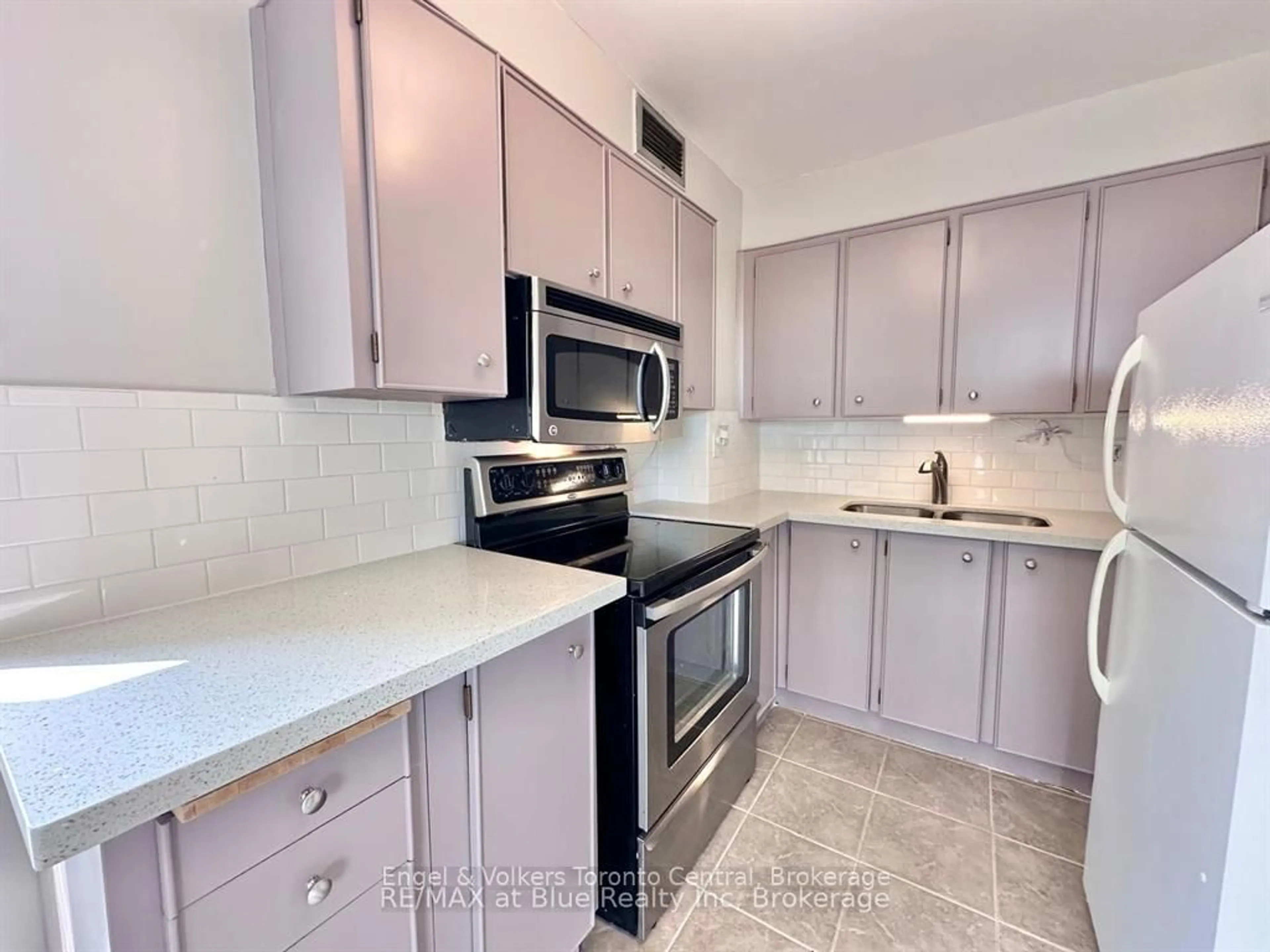 Standard kitchen, ceramic/tile floor for 15 Towering Heights Blvd #502, St. Catharines Ontario L2T 3G7