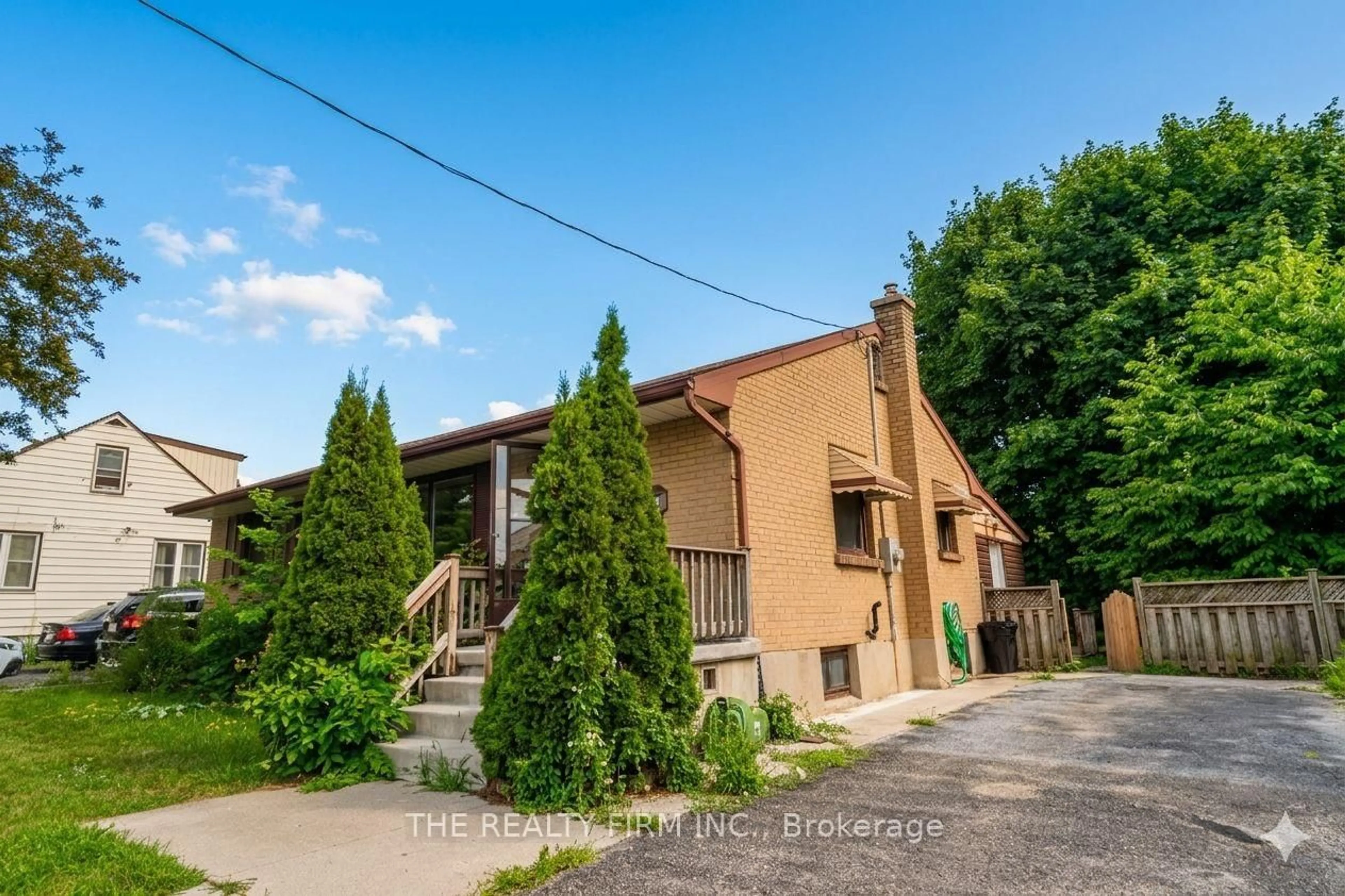 Patio, street for 348 Winnipeg Blvd, London East Ontario N5W 4V2