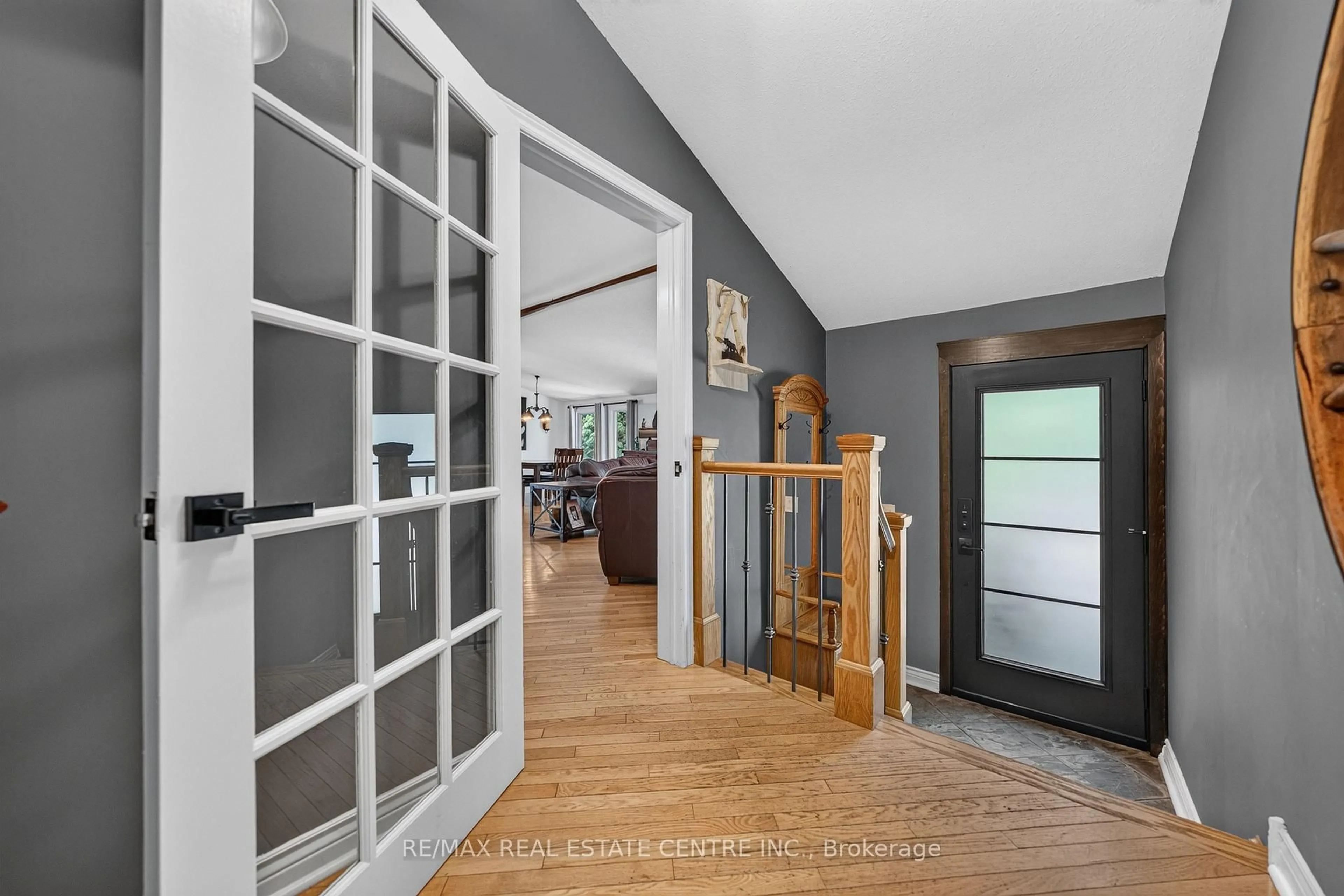 Indoor entryway for 4905 Mapleview Cres, Port Colborne Ontario L0S 1R0