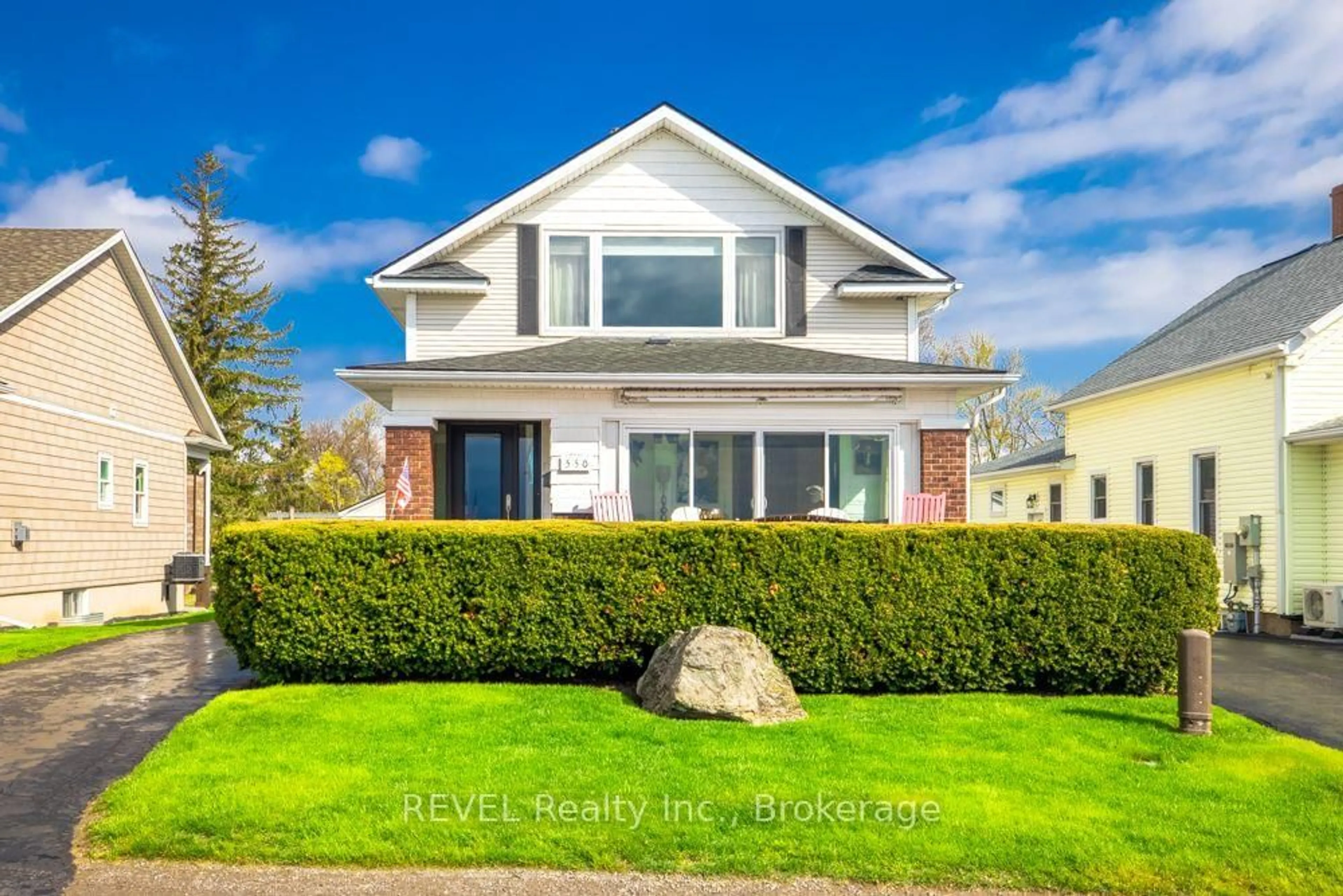 Home with vinyl exterior material, unknown for 550 Lakeshore Rd, Fort Erie Ontario L2A 1B5
