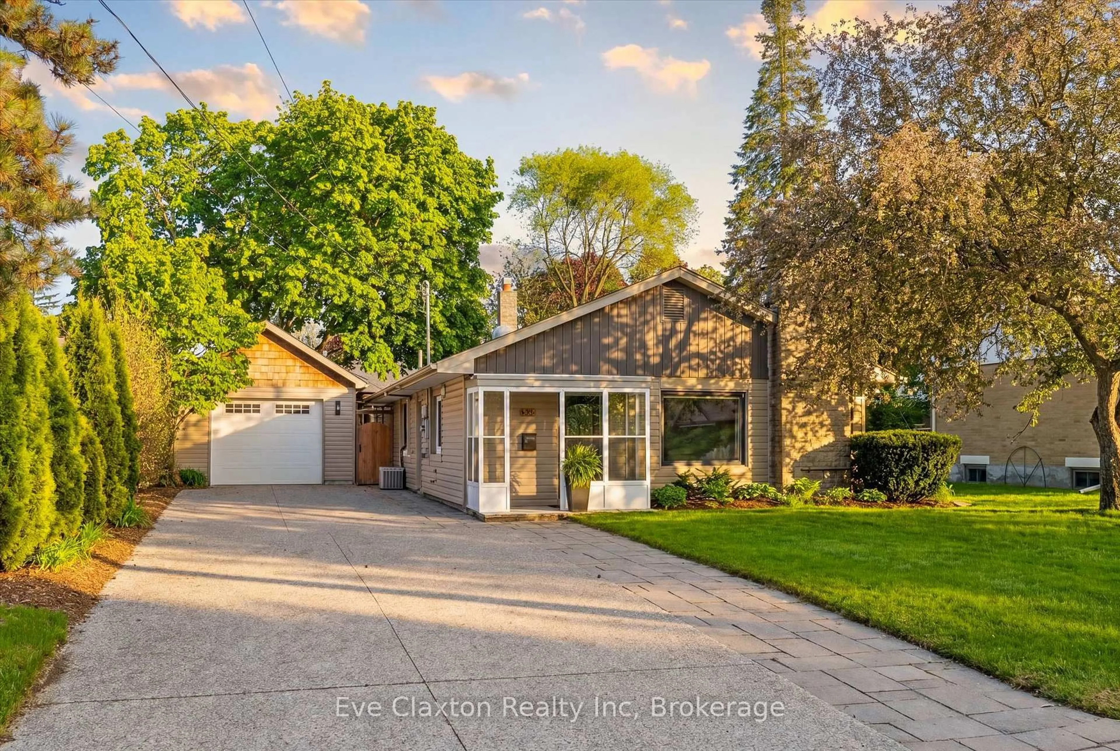 A pic from outside/outdoor area/front of a property/back of a property/a pic from drone, street for 90 Dean Ave, Guelph Ontario N1G 1L6