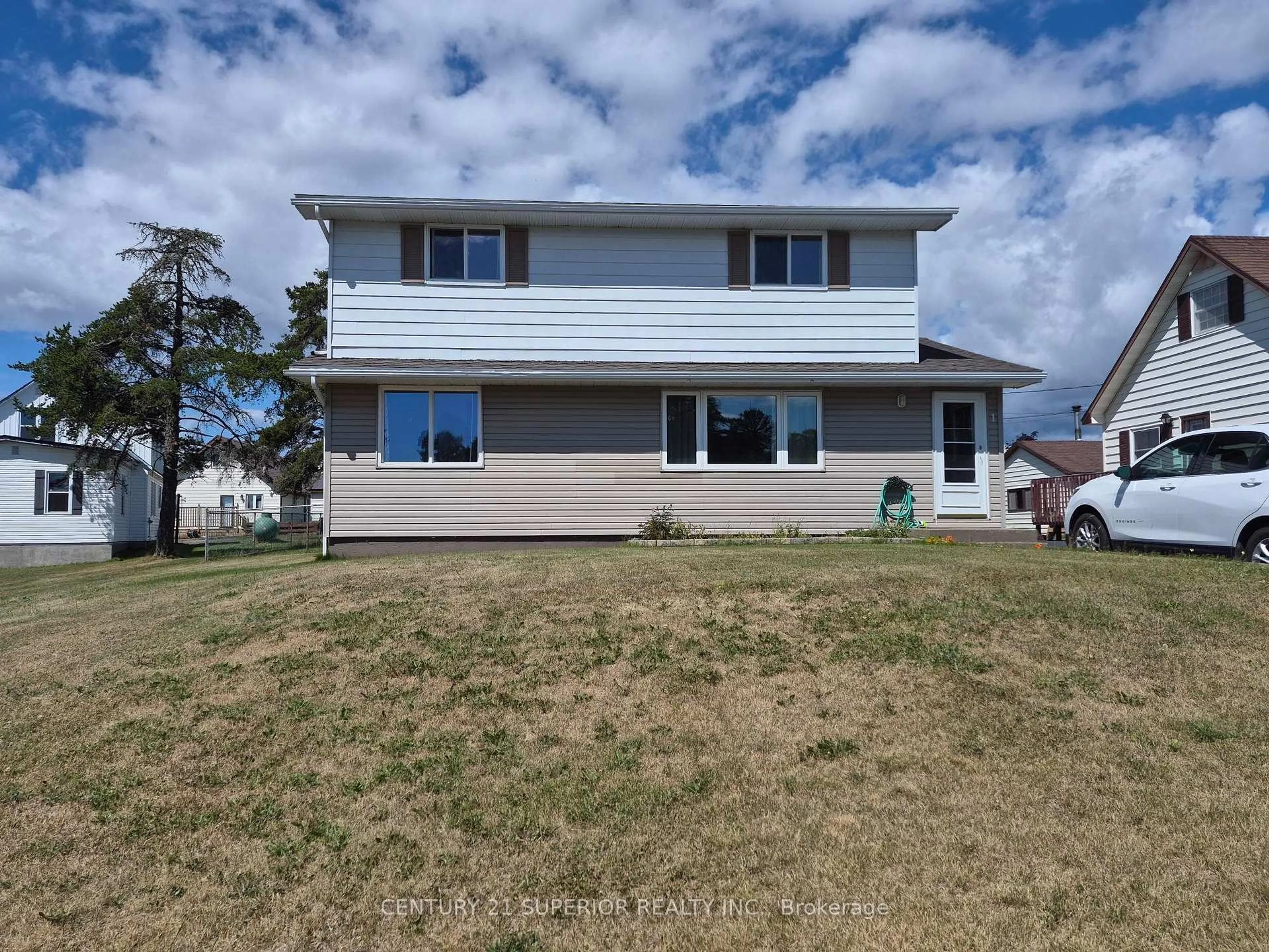 Home with vinyl exterior material, water/lake/river/ocean view for 1 Laurier Ave, Terrace Bay Ontario P0T 2W0