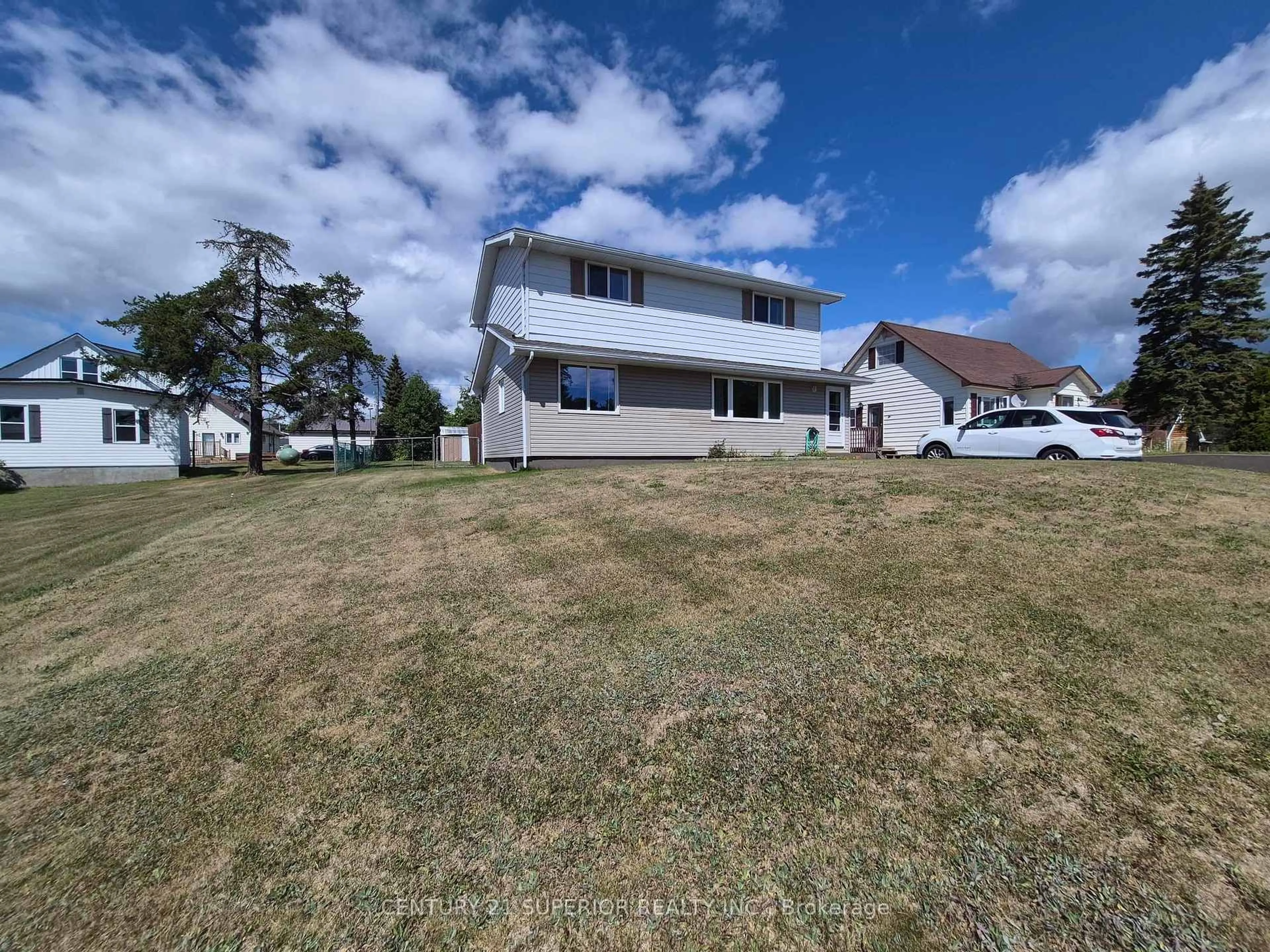 A pic from outside/outdoor area/front of a property/back of a property/a pic from drone, unknown for 1 Laurier Ave, Terrace Bay Ontario P0T 2W0