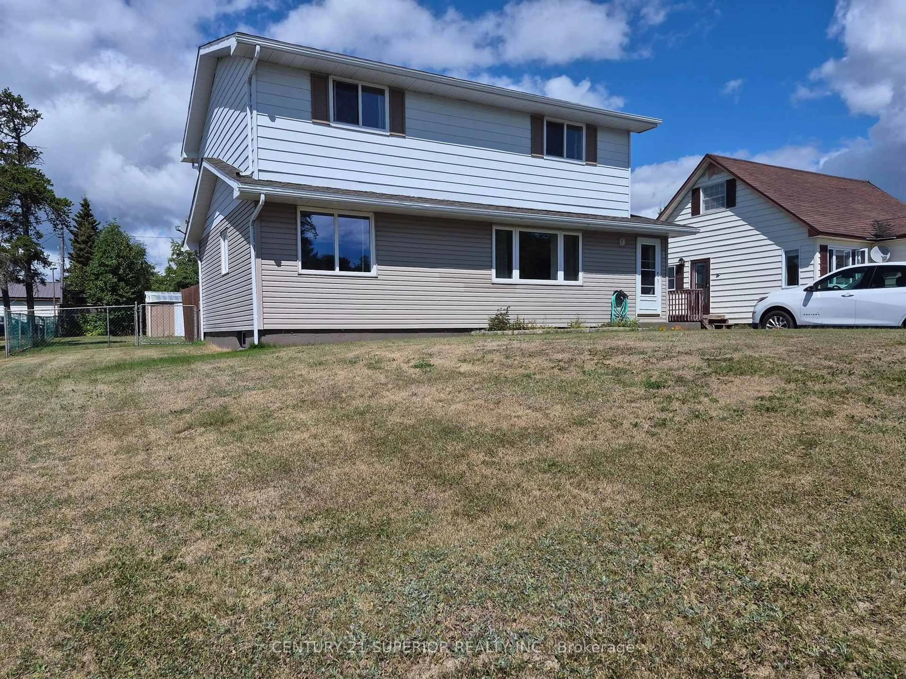 Home with vinyl exterior material, unknown for 1 Laurier Ave, Terrace Bay Ontario P0T 2W0