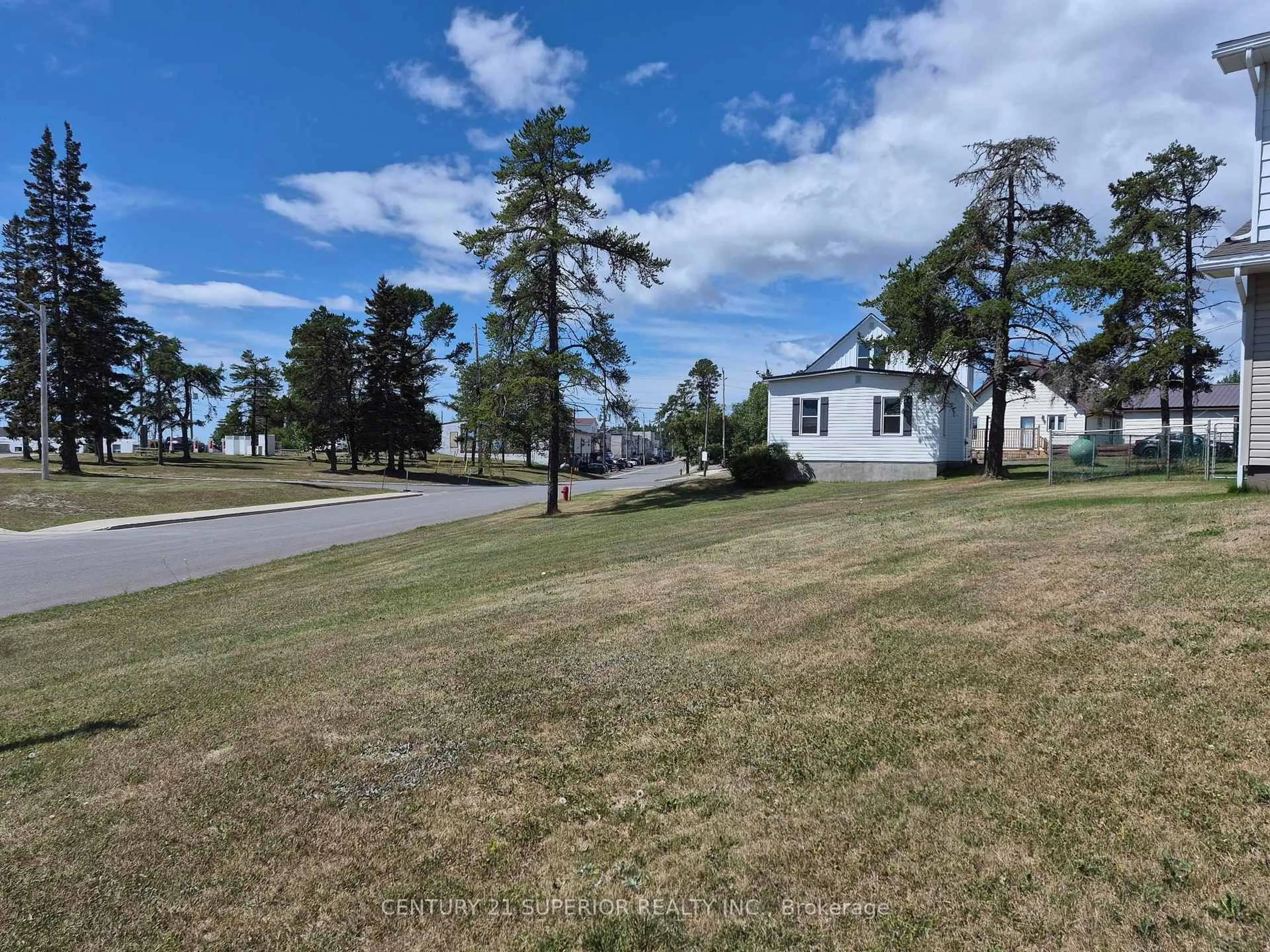 A pic from outside/outdoor area/front of a property/back of a property/a pic from drone, street for 1 Laurier Ave, Terrace Bay Ontario P0T 2W0