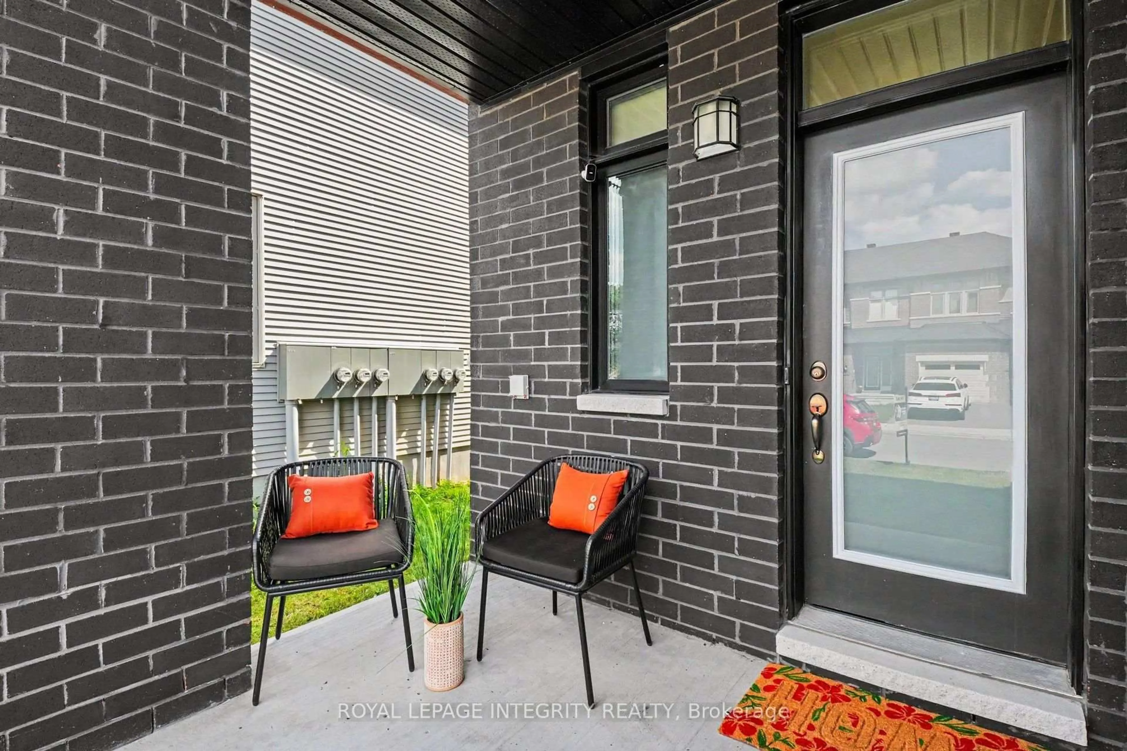 Indoor entryway for 523 Triangle St, Ottawa Ontario K2V 0M7