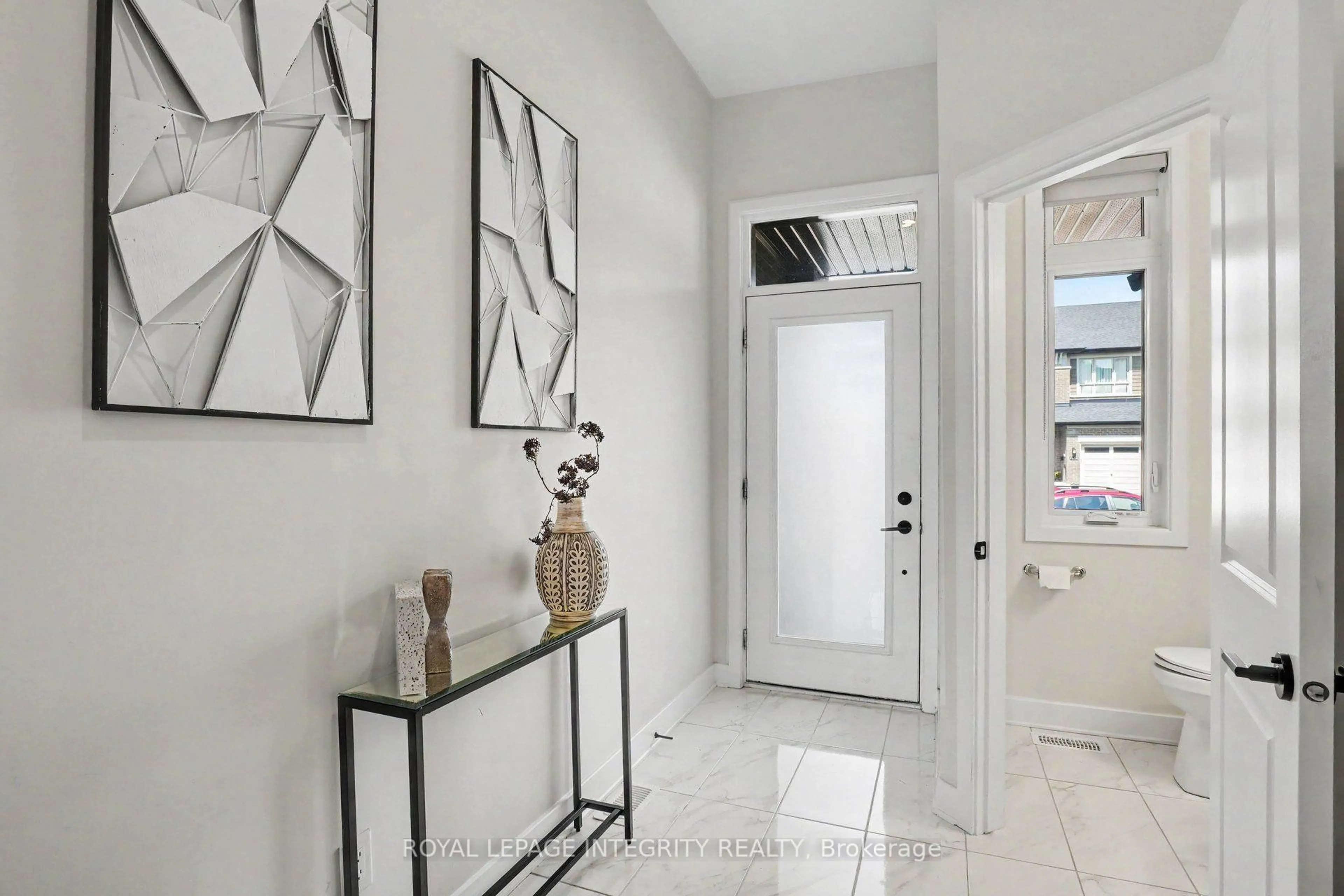Indoor entryway for 523 Triangle St, Ottawa Ontario K2V 0M7