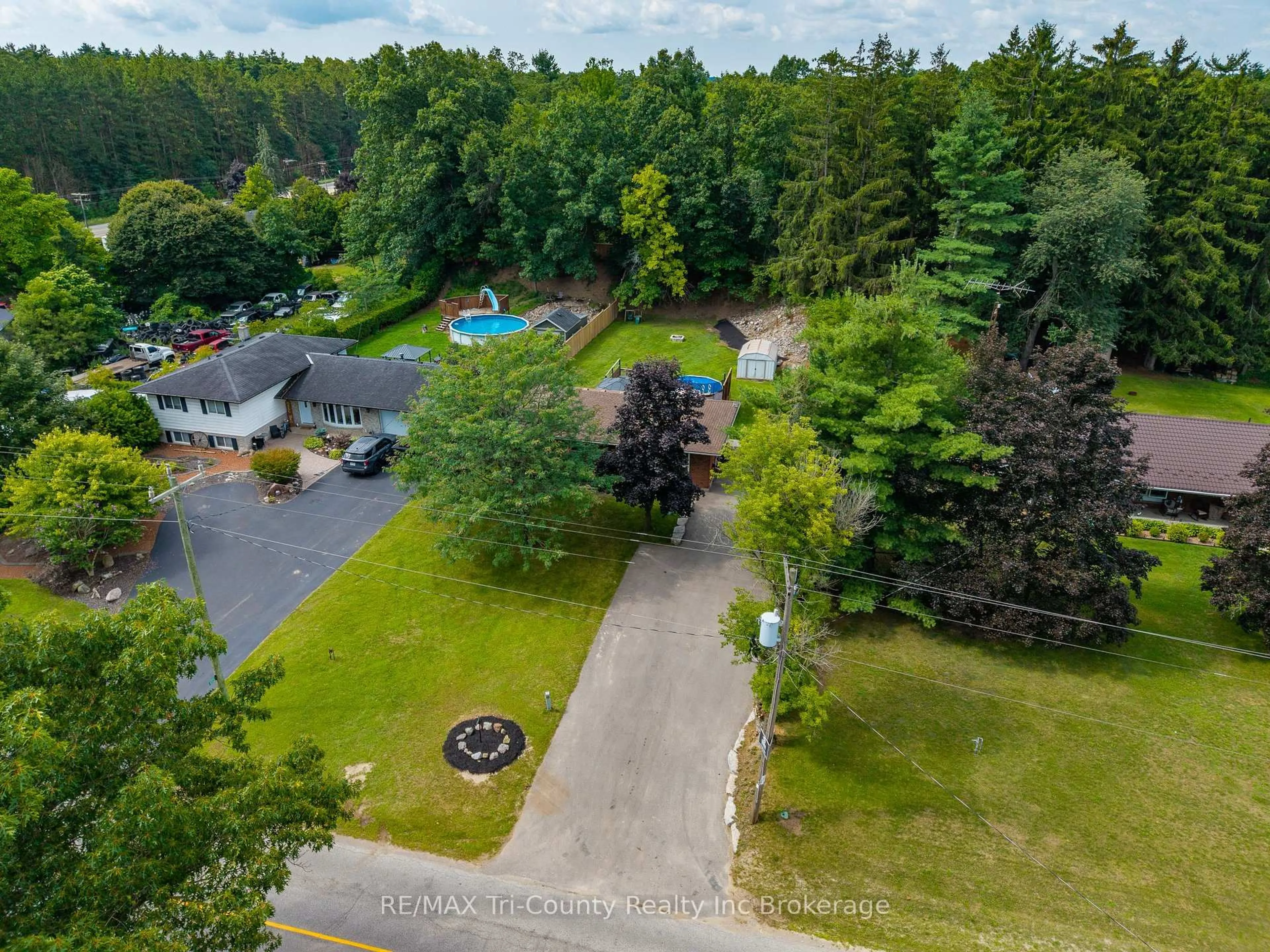 A pic from outside/outdoor area/front of a property/back of a property/a pic from drone, unknown for 1729 Charlottevile West Quarter Line, Norfolk Ontario N3Y 4J9