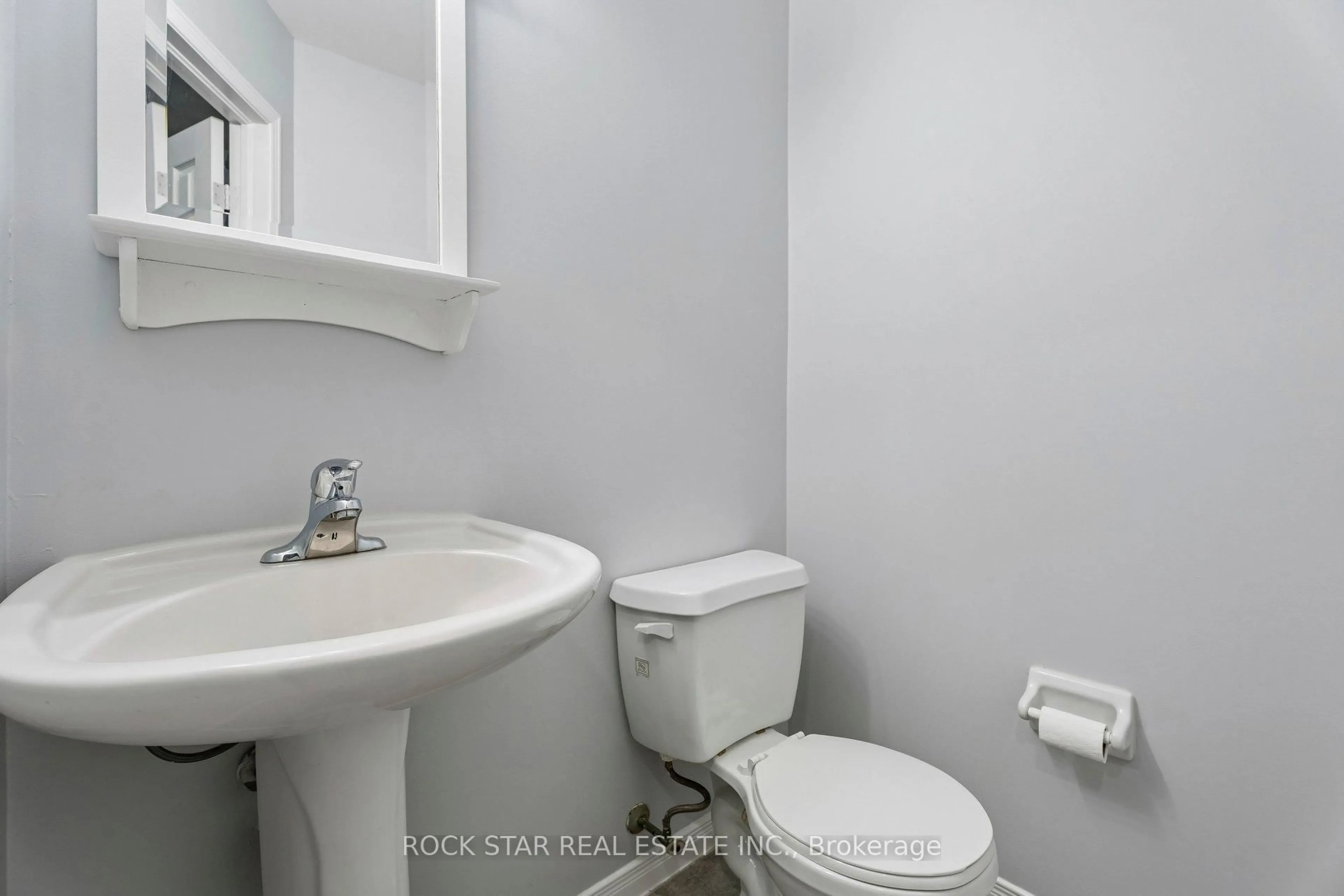 Standard bathroom, unknown for 1860 Upper Gage Ave #3, Hamilton Ontario L8W 3Y6