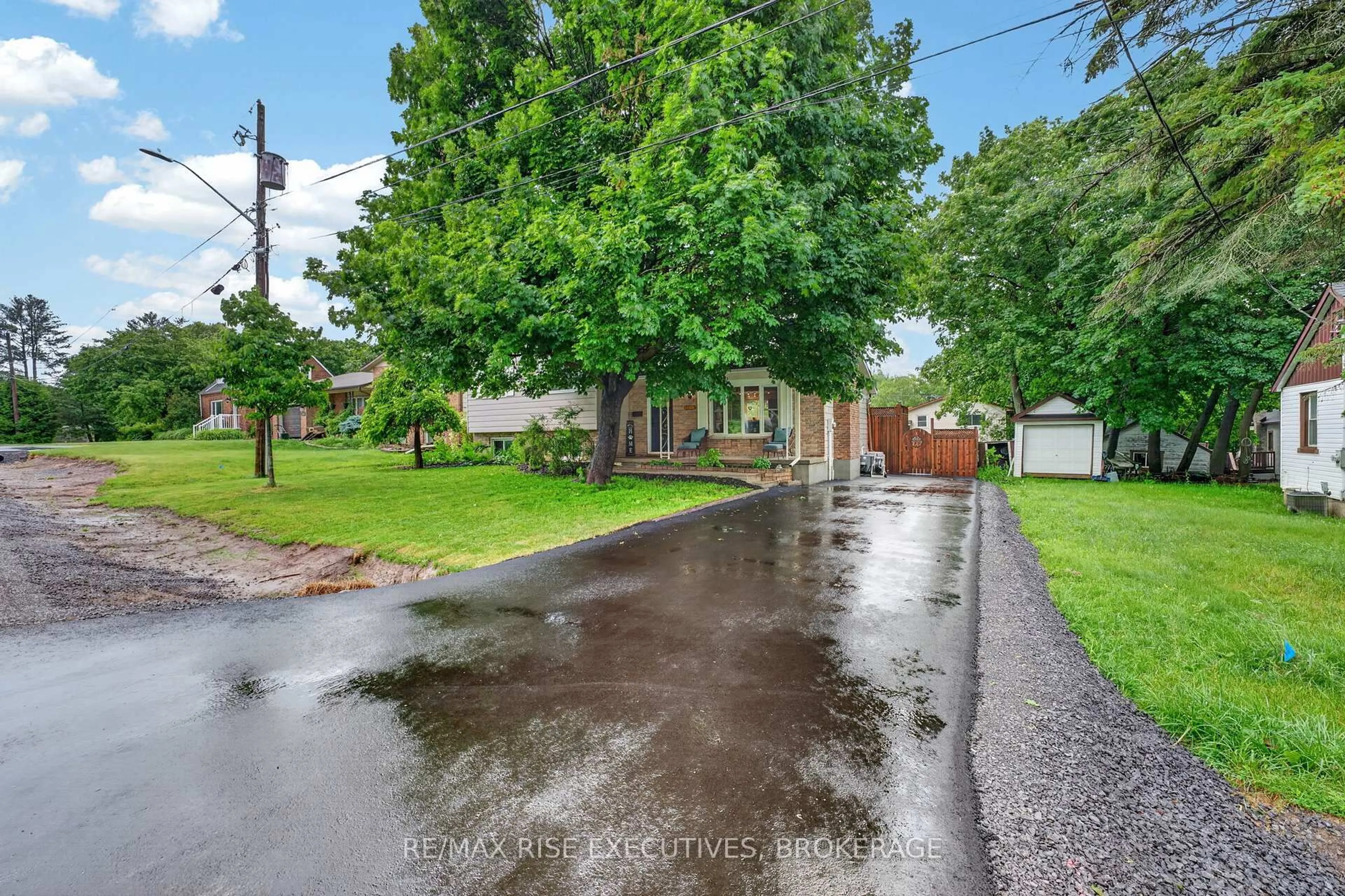 A pic from outside/outdoor area/front of a property/back of a property/a pic from drone, street for 1560 Victoria St, Kingston Ontario K7M 5H5