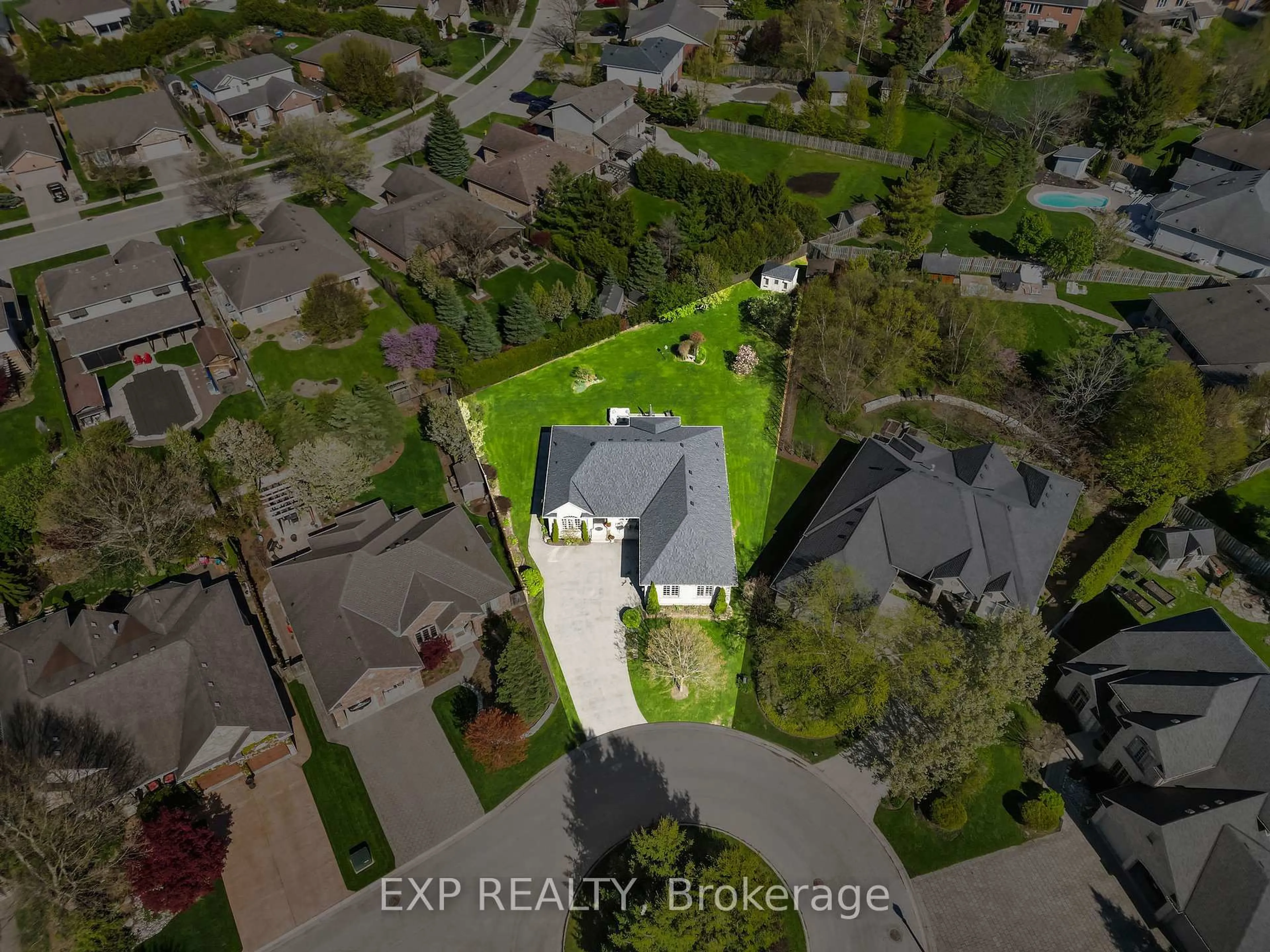A pic from outside/outdoor area/front of a property/back of a property/a pic from drone, street for 1991 Whippoorwill Pl, London North Ontario N6G 5L7