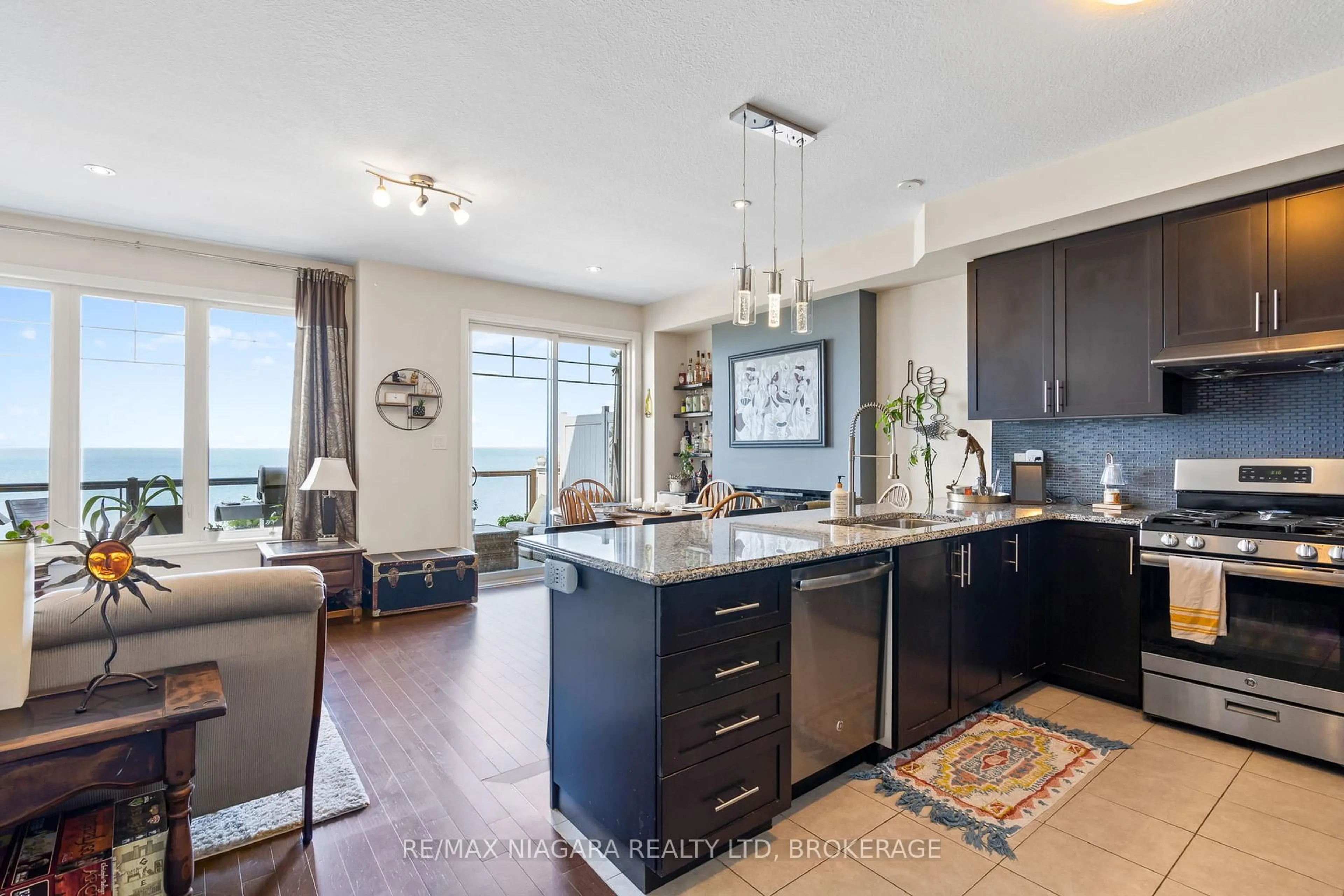 Open concept kitchen, ceramic/tile floor for 56 Waterview Lane, Grimsby Ontario L3M 0H2