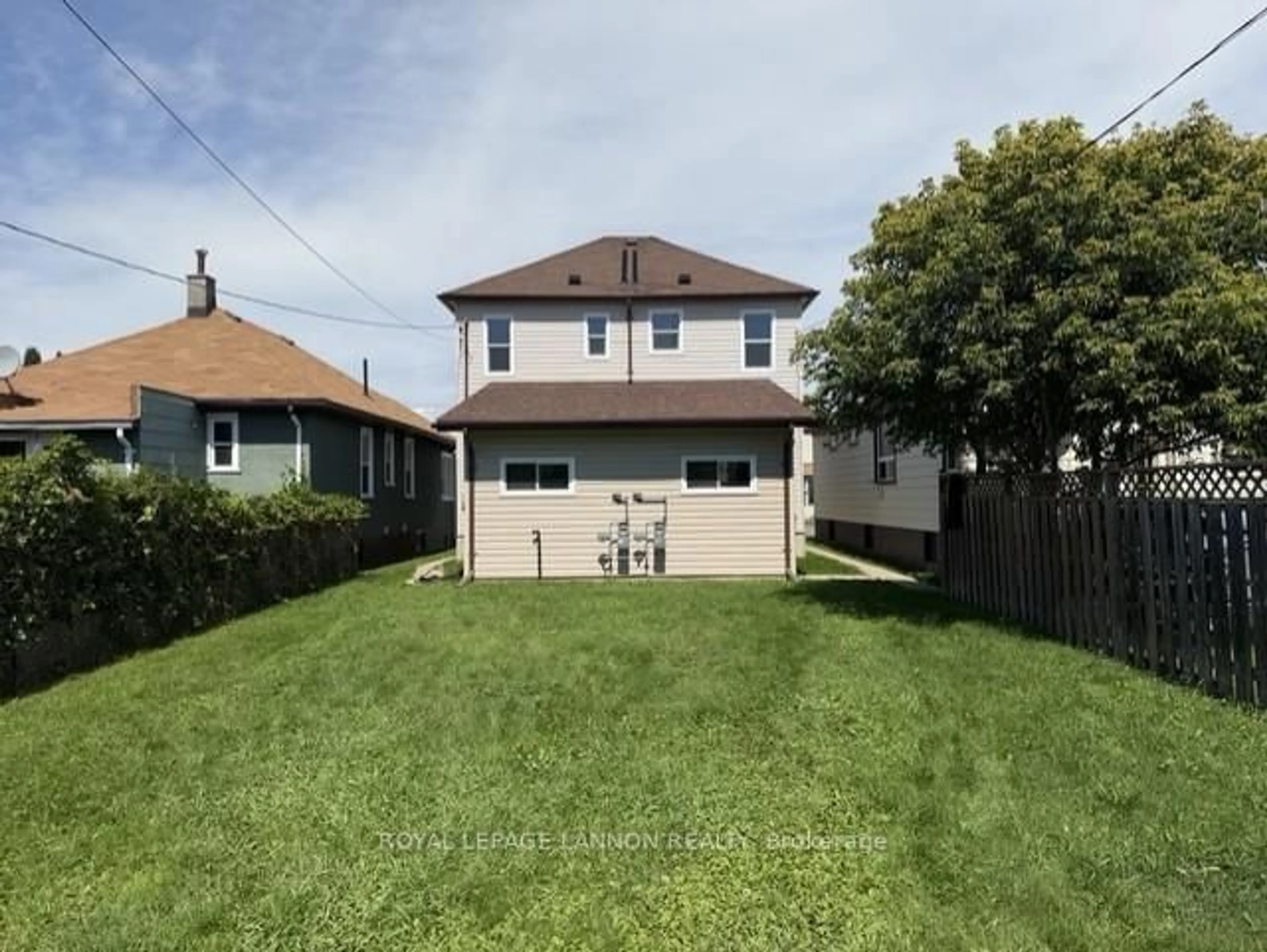 A pic from outside/outdoor area/front of a property/back of a property/a pic from drone, street for 444-446 Brock St, Thunder Bay Ontario P7E 4H7