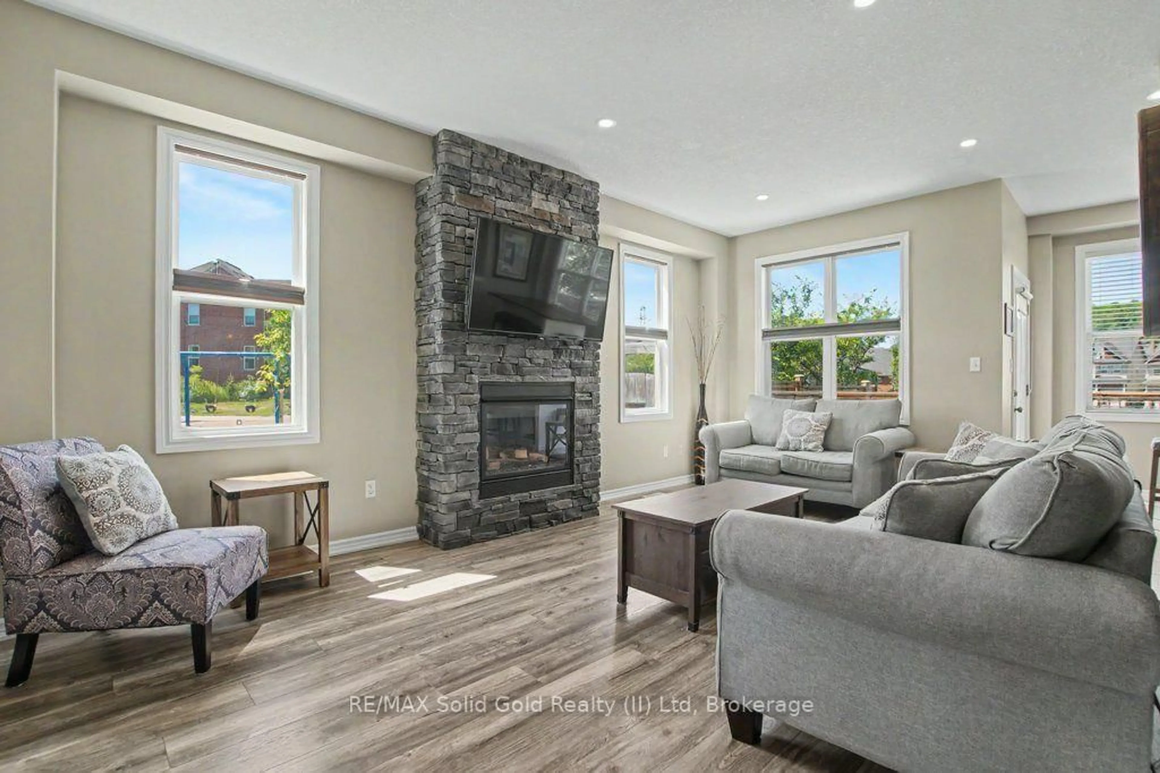 Living room with furniture, unknown for 767 Lucerne Ave, Waterloo Ontario N2T 2Y3