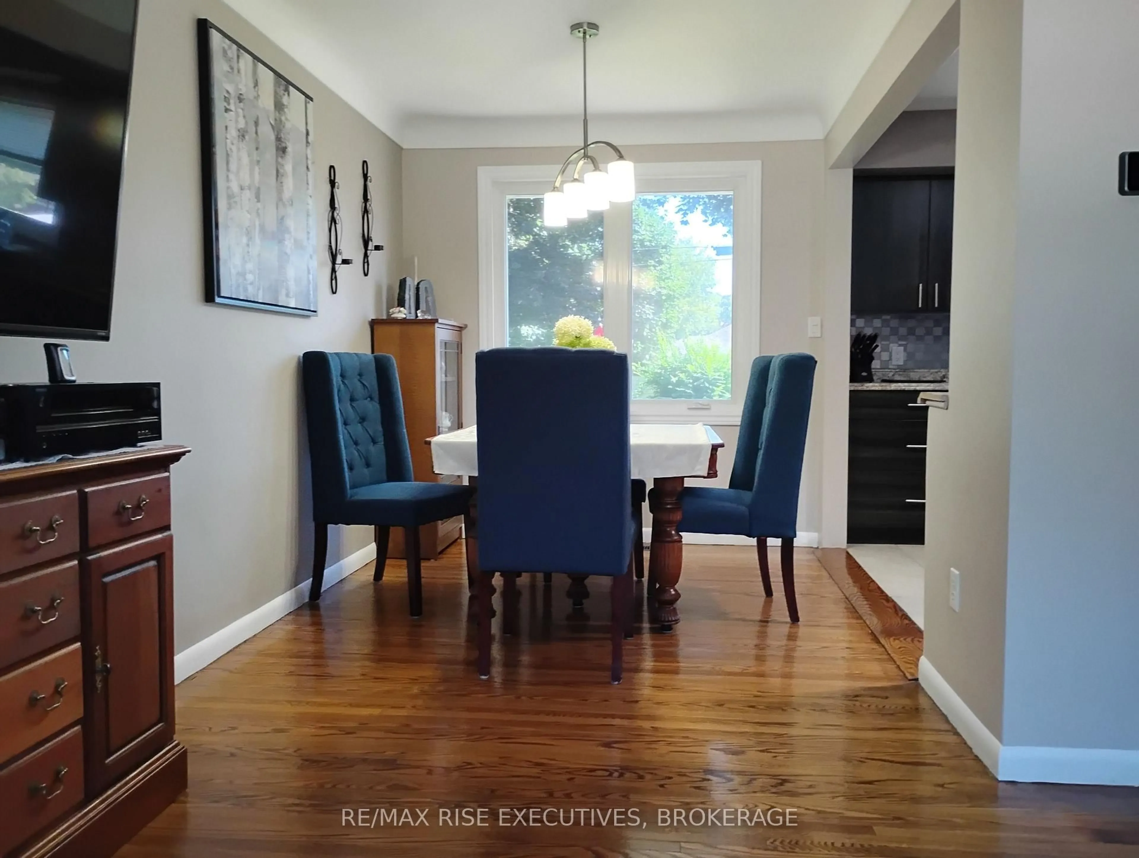Dining room, wood/laminate floor for 165 Elizabeth Dr, Gananoque Ontario K7G 1P4
