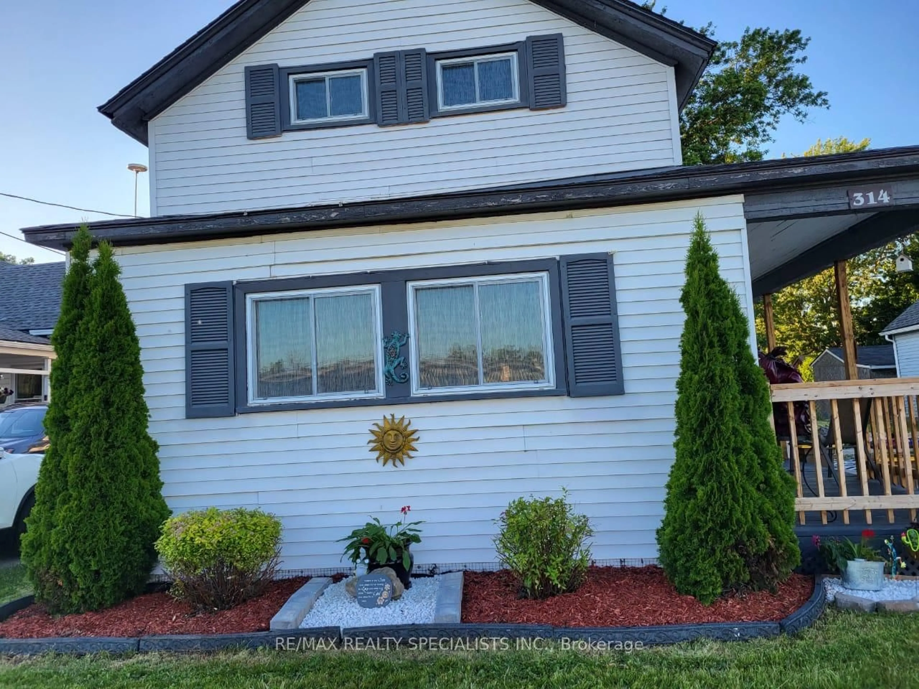 Home with vinyl exterior material, street for 314 Jarvis St, Fort Erie Ontario L2A 2S8