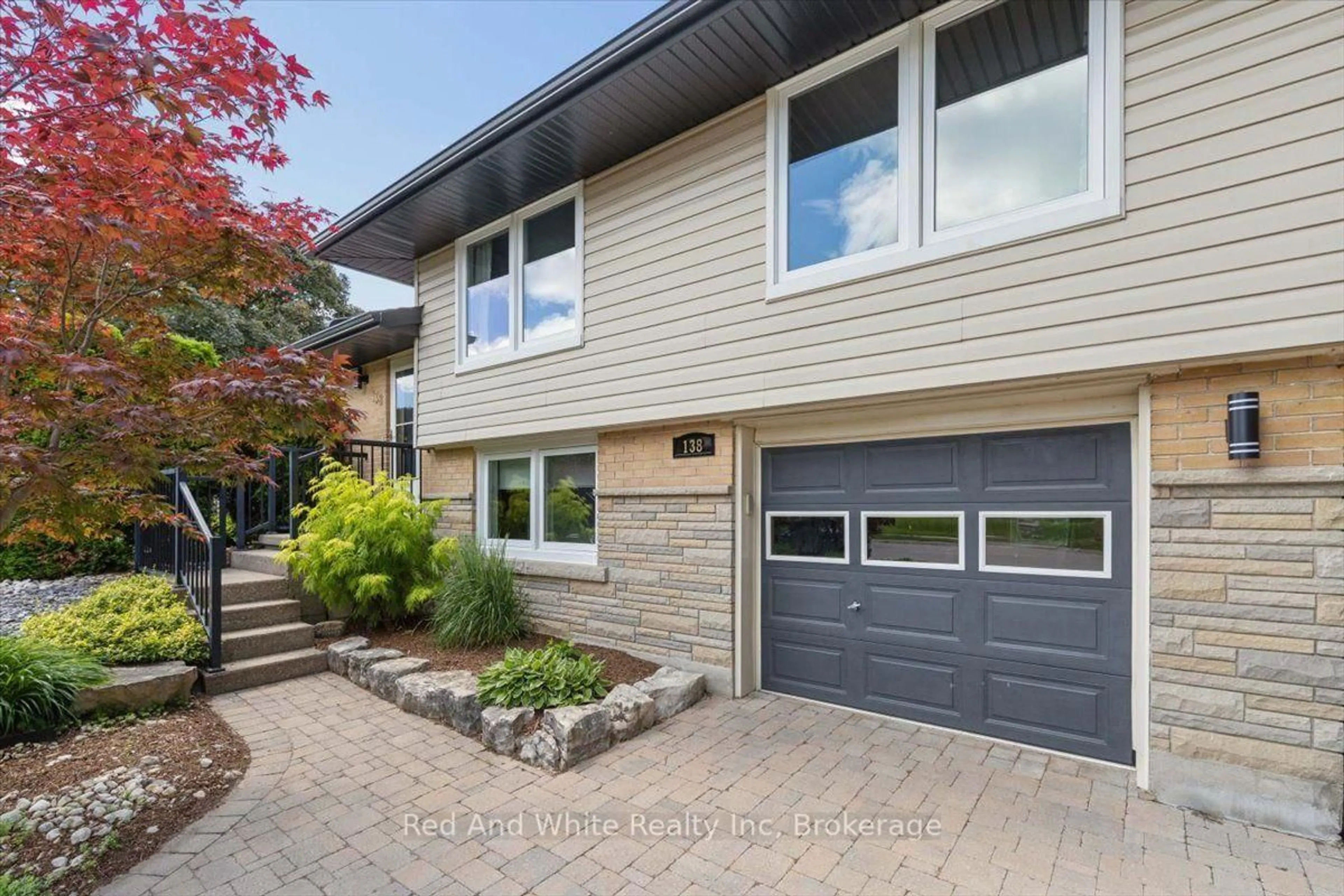 Home with brick exterior material, street for 138 Blueridge Ave, Kitchener Ontario N2M 4E1