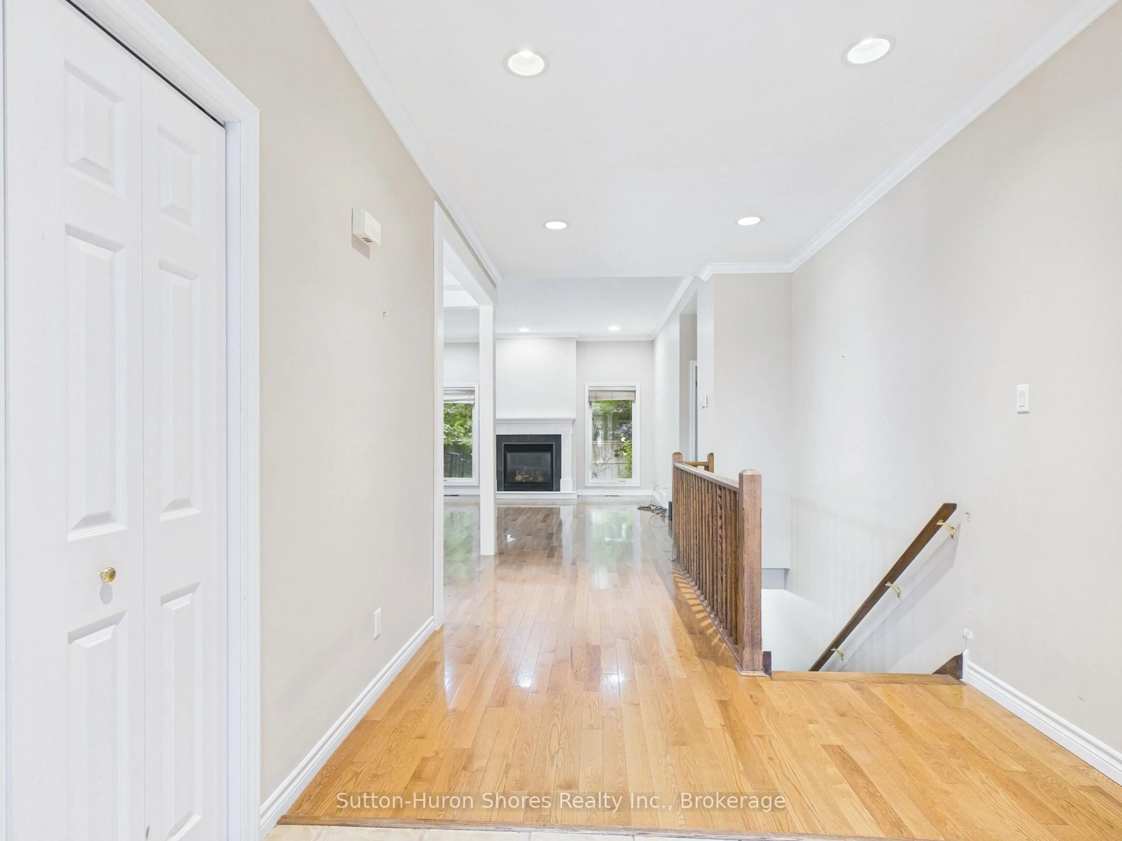 Indoor entryway for 490 Bluewater Dr, Saugeen Shores Ontario N0H 2C1