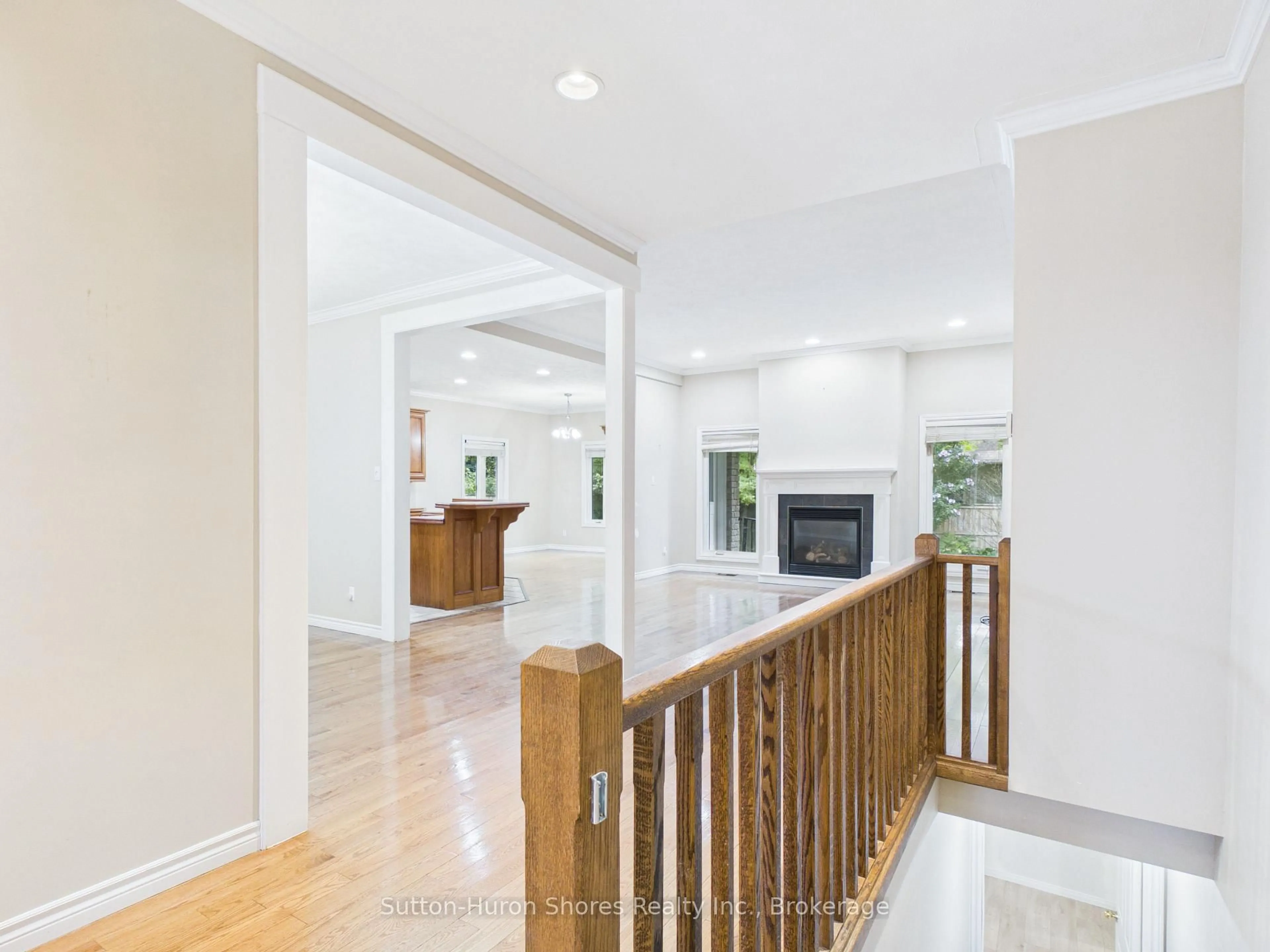 Indoor foyer for 490 Bluewater Dr, Saugeen Shores Ontario N0H 2C1