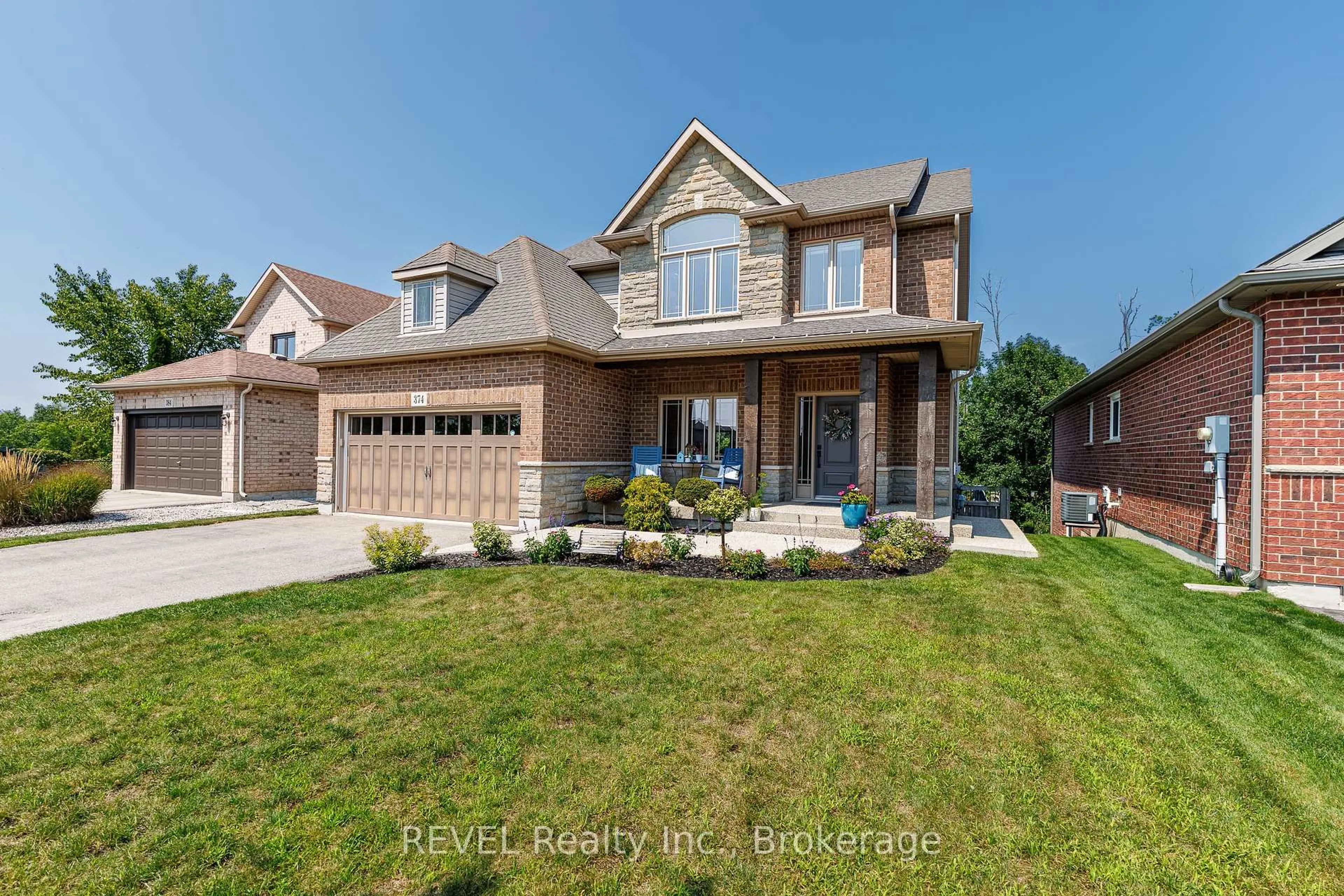 Home with brick exterior material, street for 374 Hillsdale Rd, Welland Ontario L3C 7M2