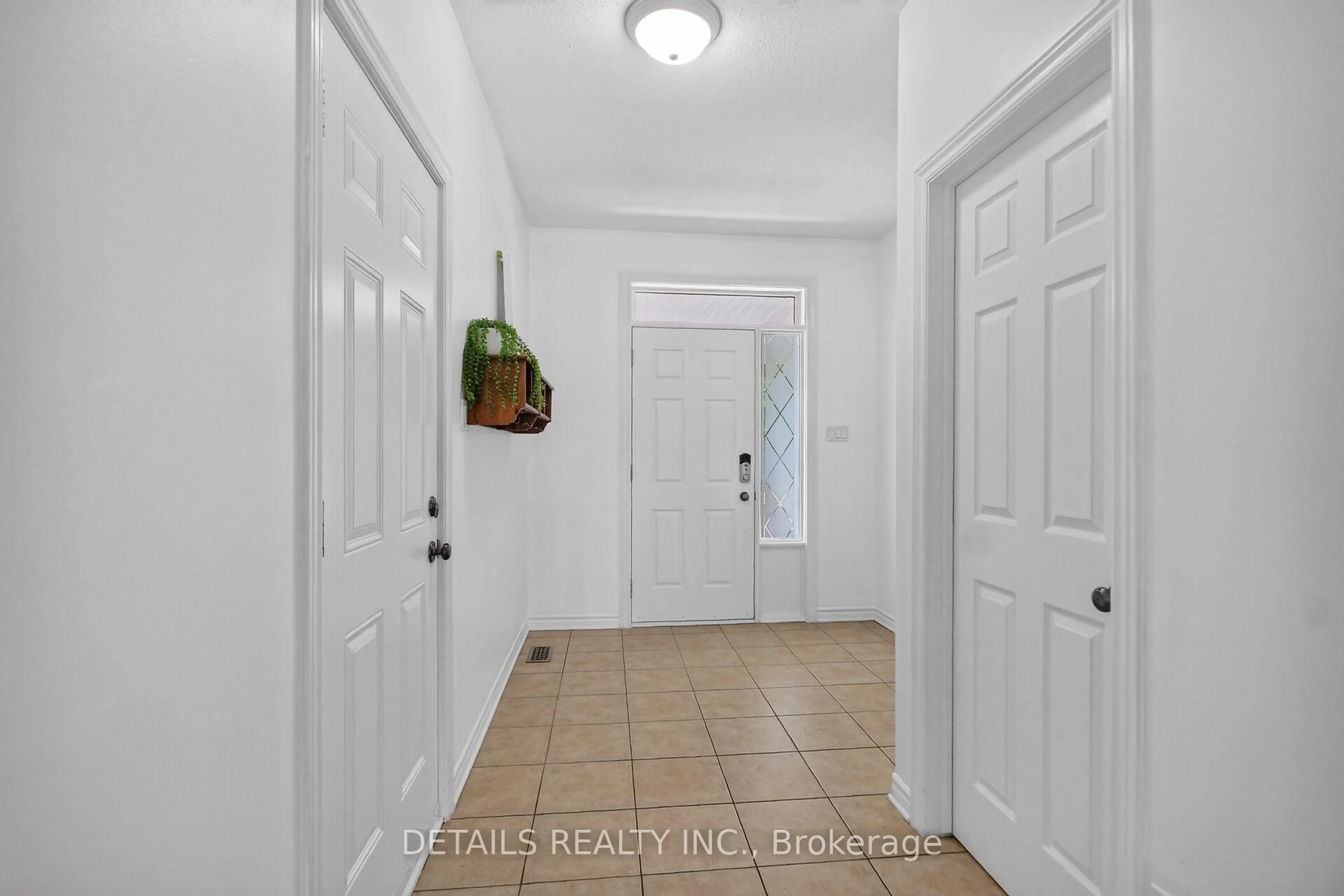 Indoor entryway for 250 Flodden Way, Ottawa Ontario K2G 7E1