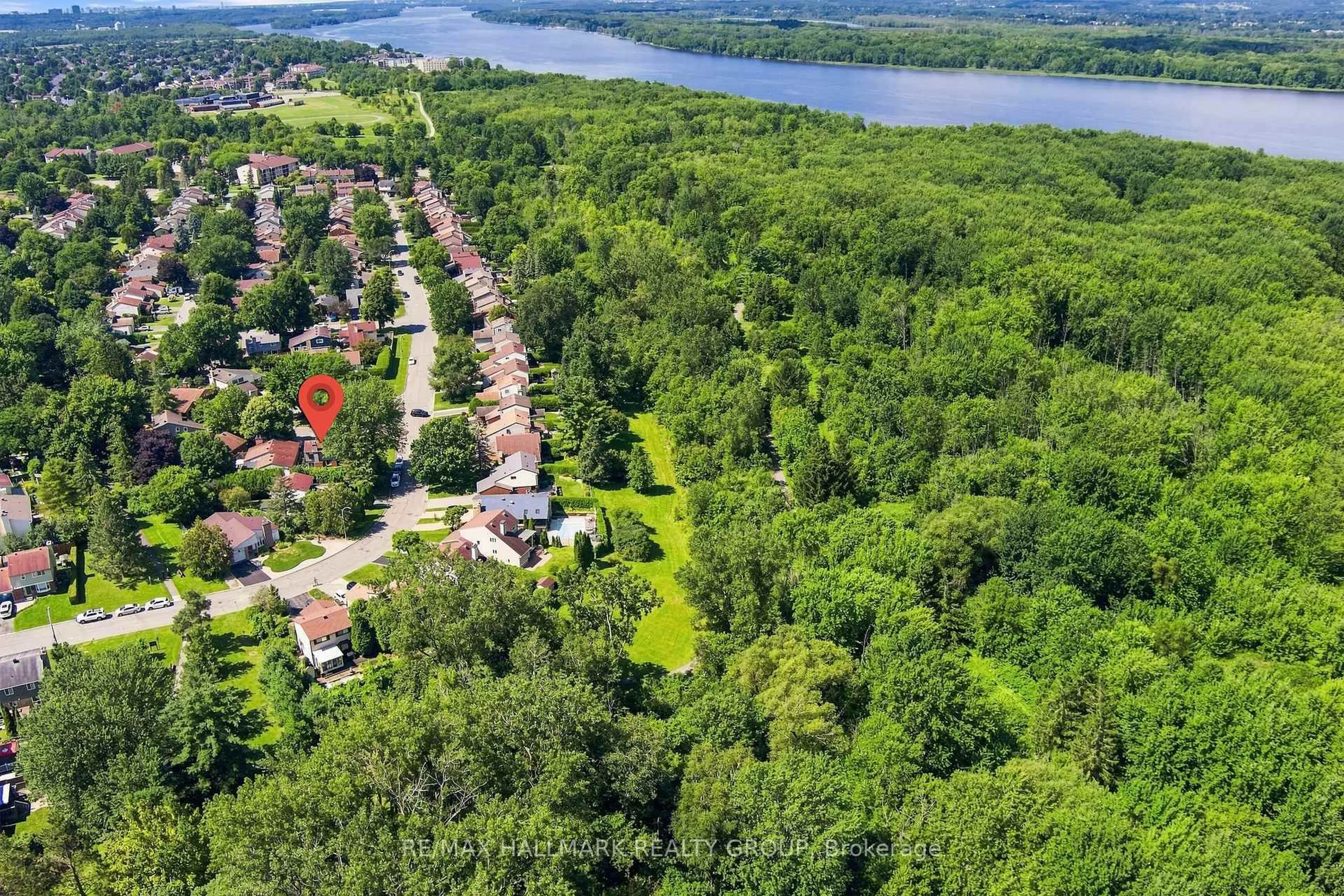 A pic from outside/outdoor area/front of a property/back of a property/a pic from drone, water/lake/river/ocean view for 932 Beauclaire Dr, Ottawa Ontario K1C 2J3