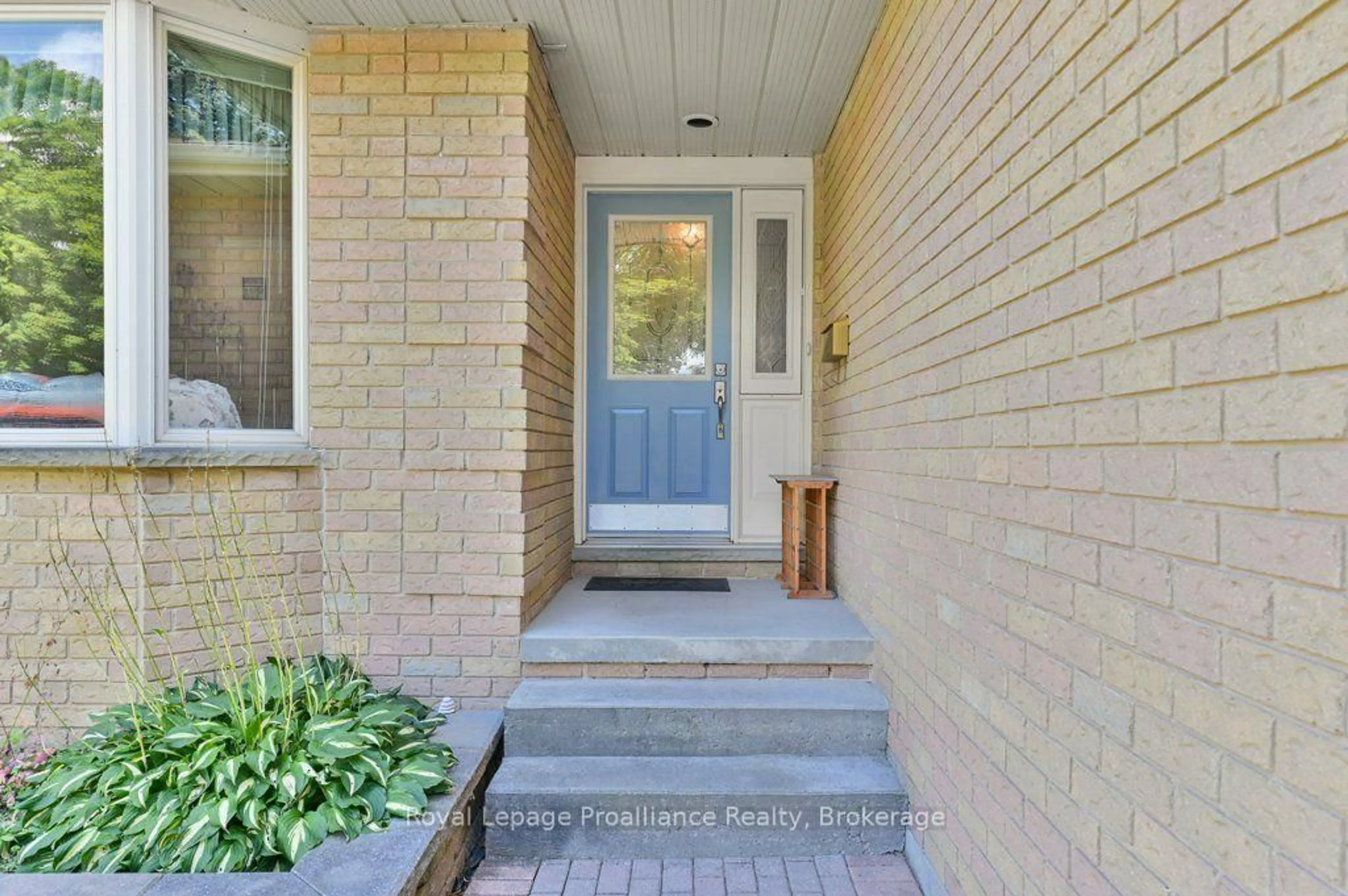Indoor entryway for 14 Parker Dr, Quinte West Ontario K8V 6M9