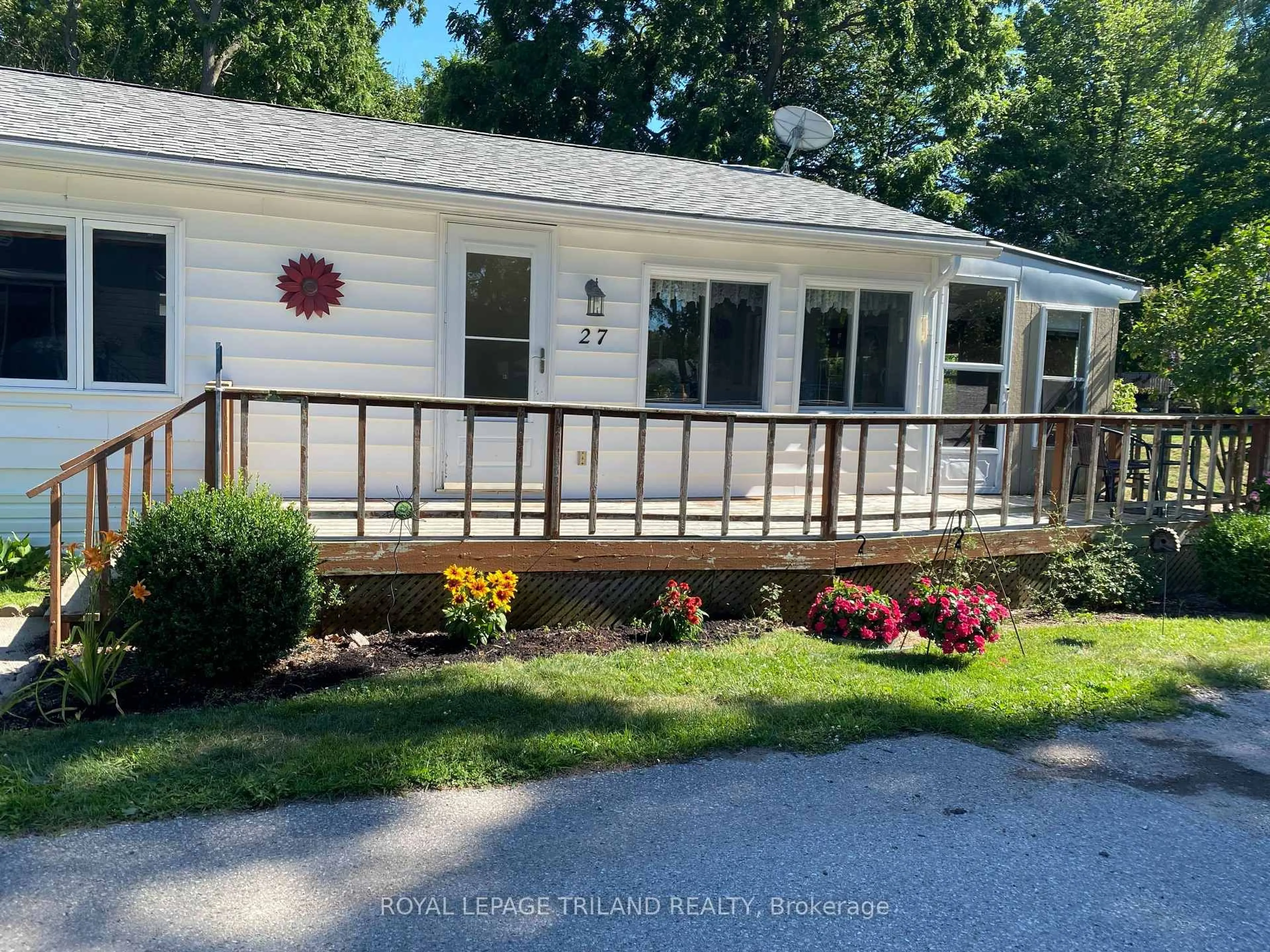 Home with vinyl exterior material, water/lake/river/ocean view for 9385 Ipperwash Rd #27, Lambton Shores Ontario N0N 1J3