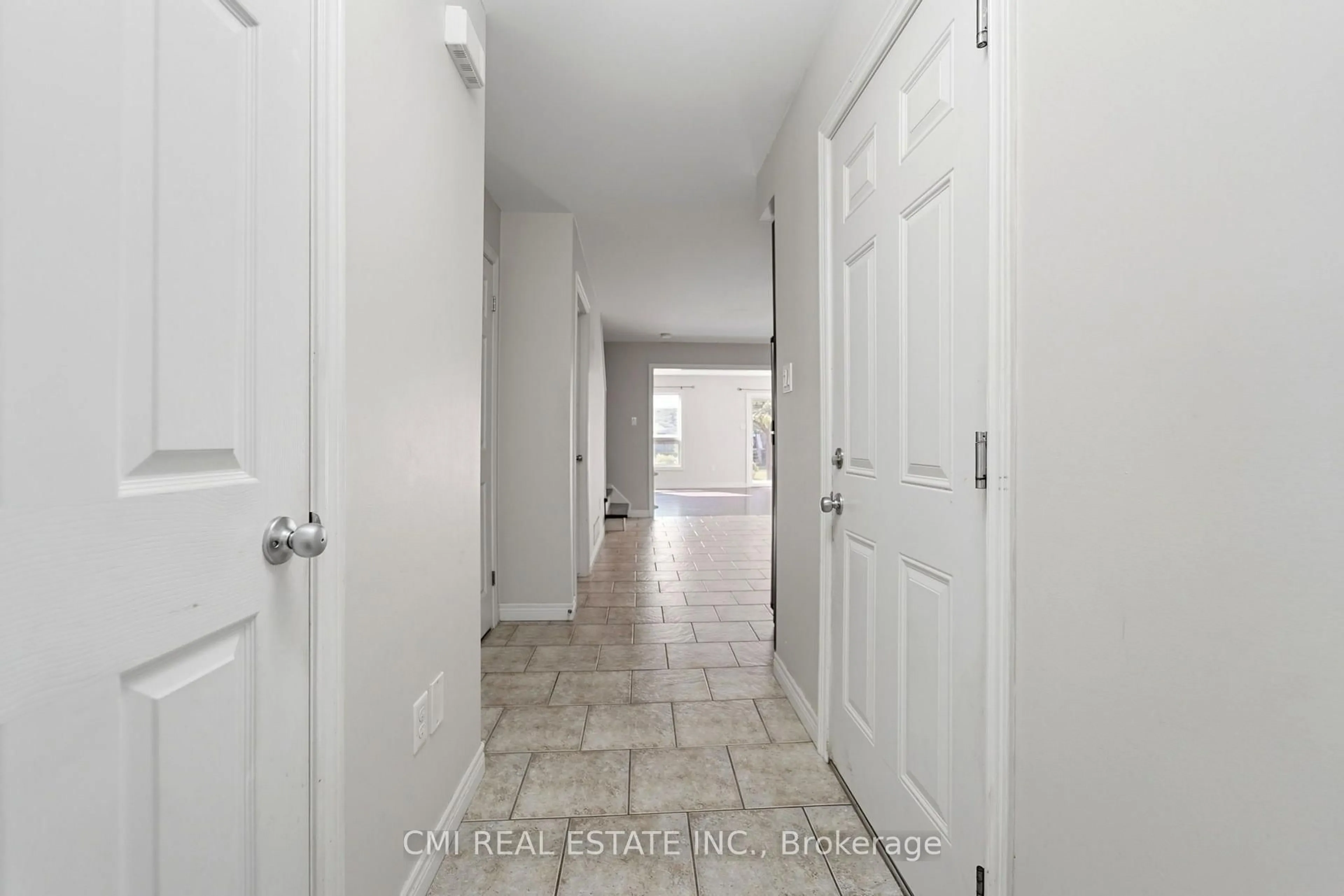 Indoor entryway for 105 Bard Blvd #40, Guelph Ontario N1L 0E2