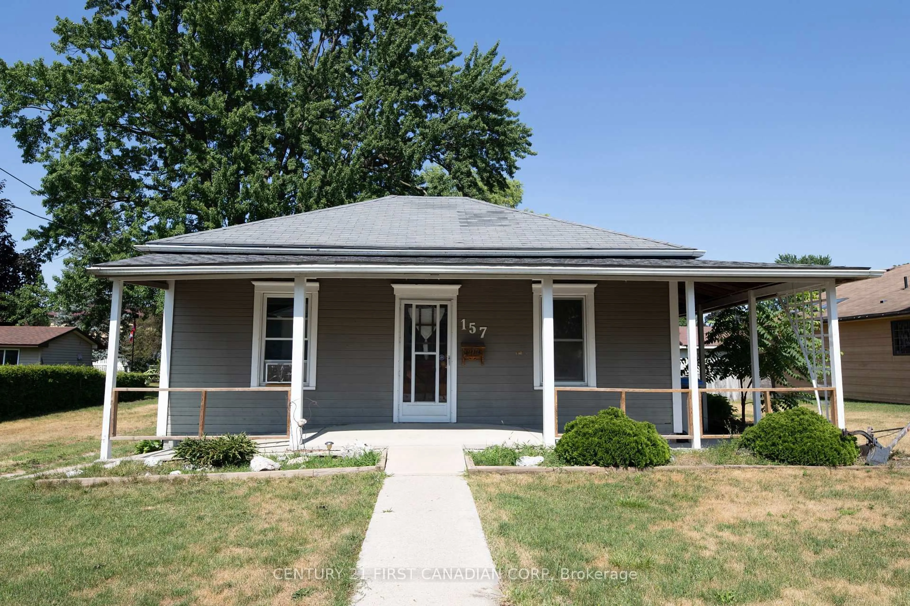 Home with vinyl exterior material, street for 157 ADELAIDE St, Strathroy-Caradoc Ontario N7G 2V4