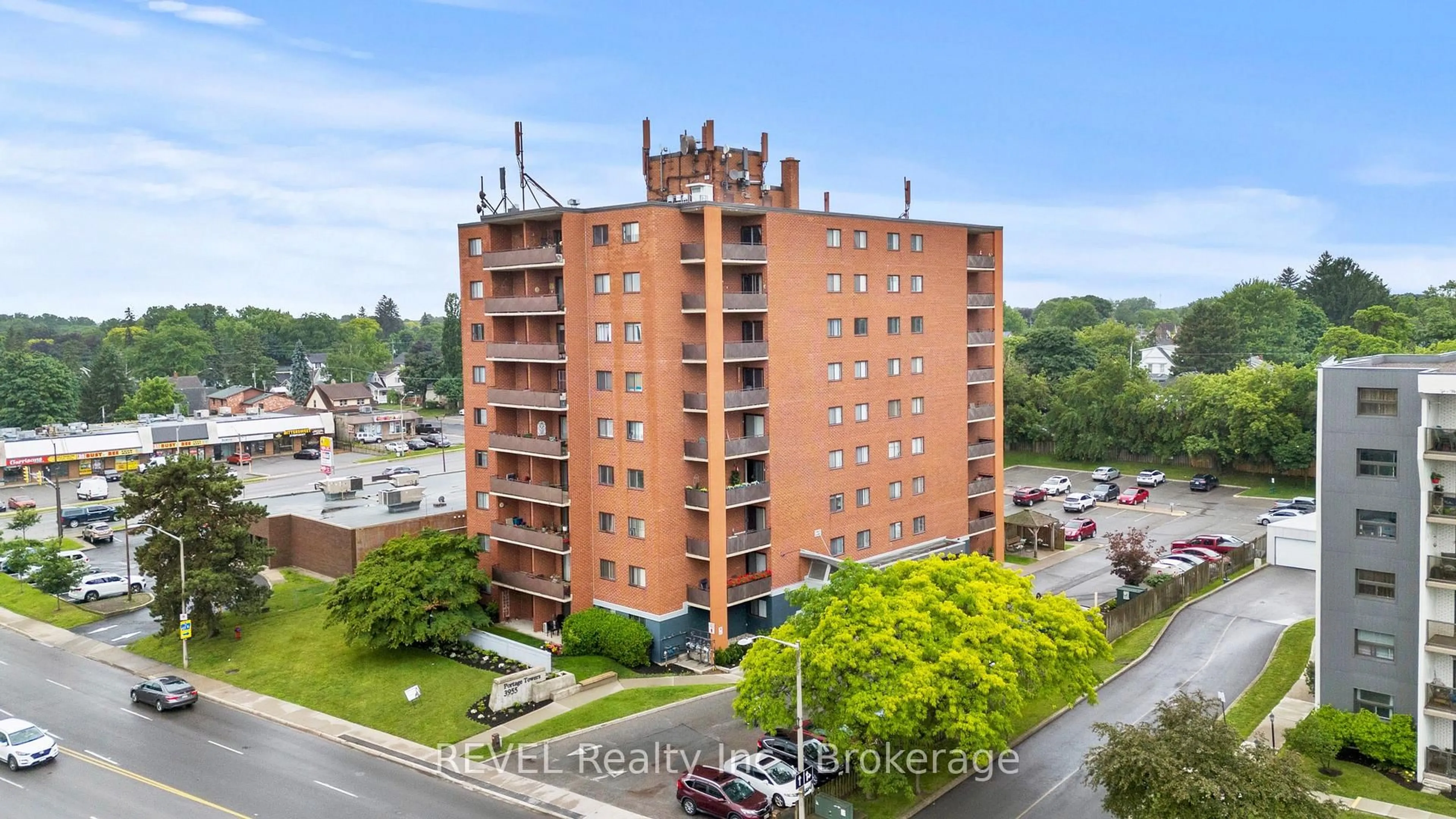 A pic from outside/outdoor area/front of a property/back of a property/a pic from drone, city buildings view from balcony for 3955 Portage Rd #401, Niagara Falls Ontario L2J 3W2