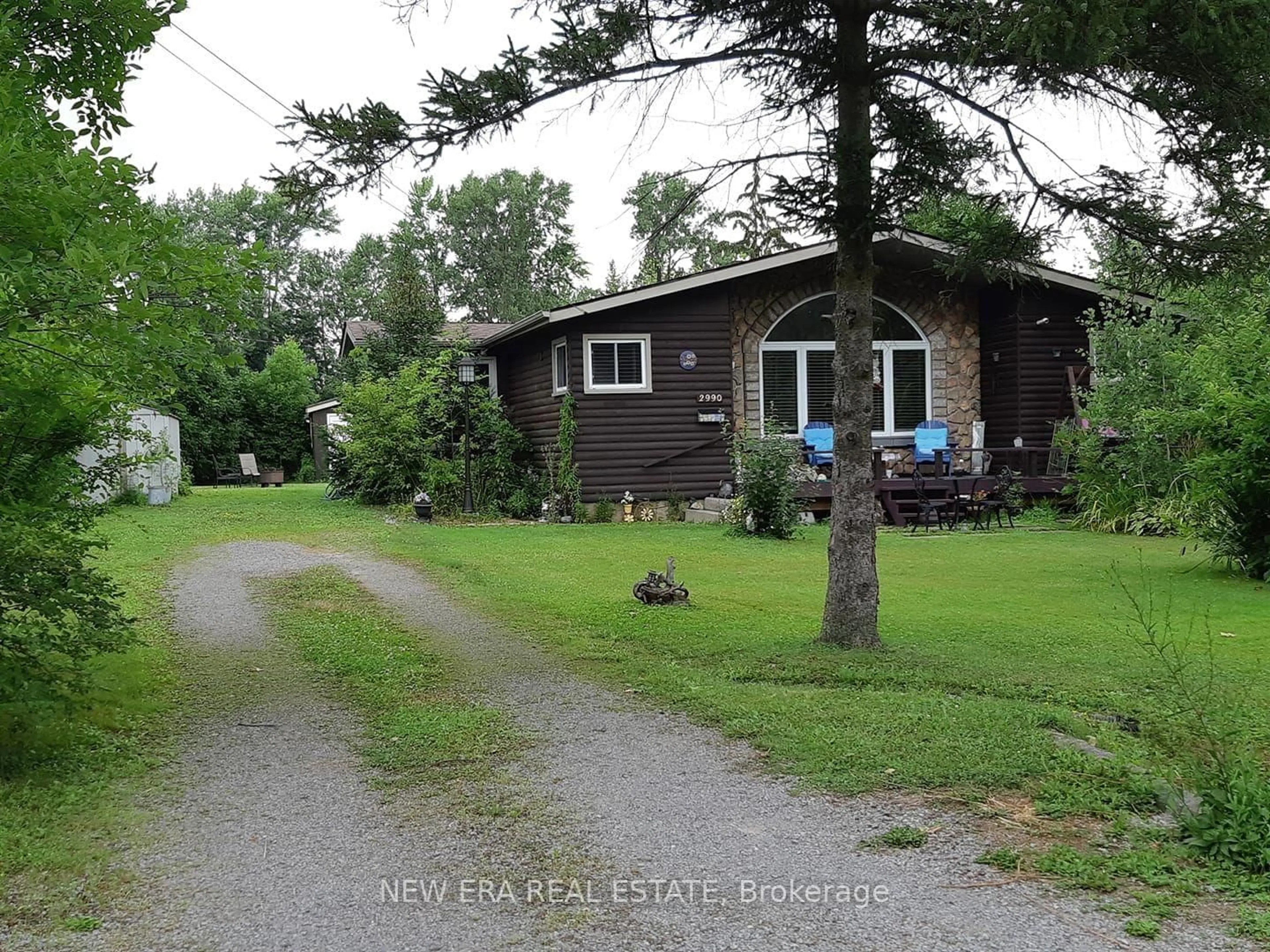 A pic from outside/outdoor area/front of a property/back of a property/a pic from drone, street for 2990 Poplar Ave, Fort Erie Ontario L0S 1N0